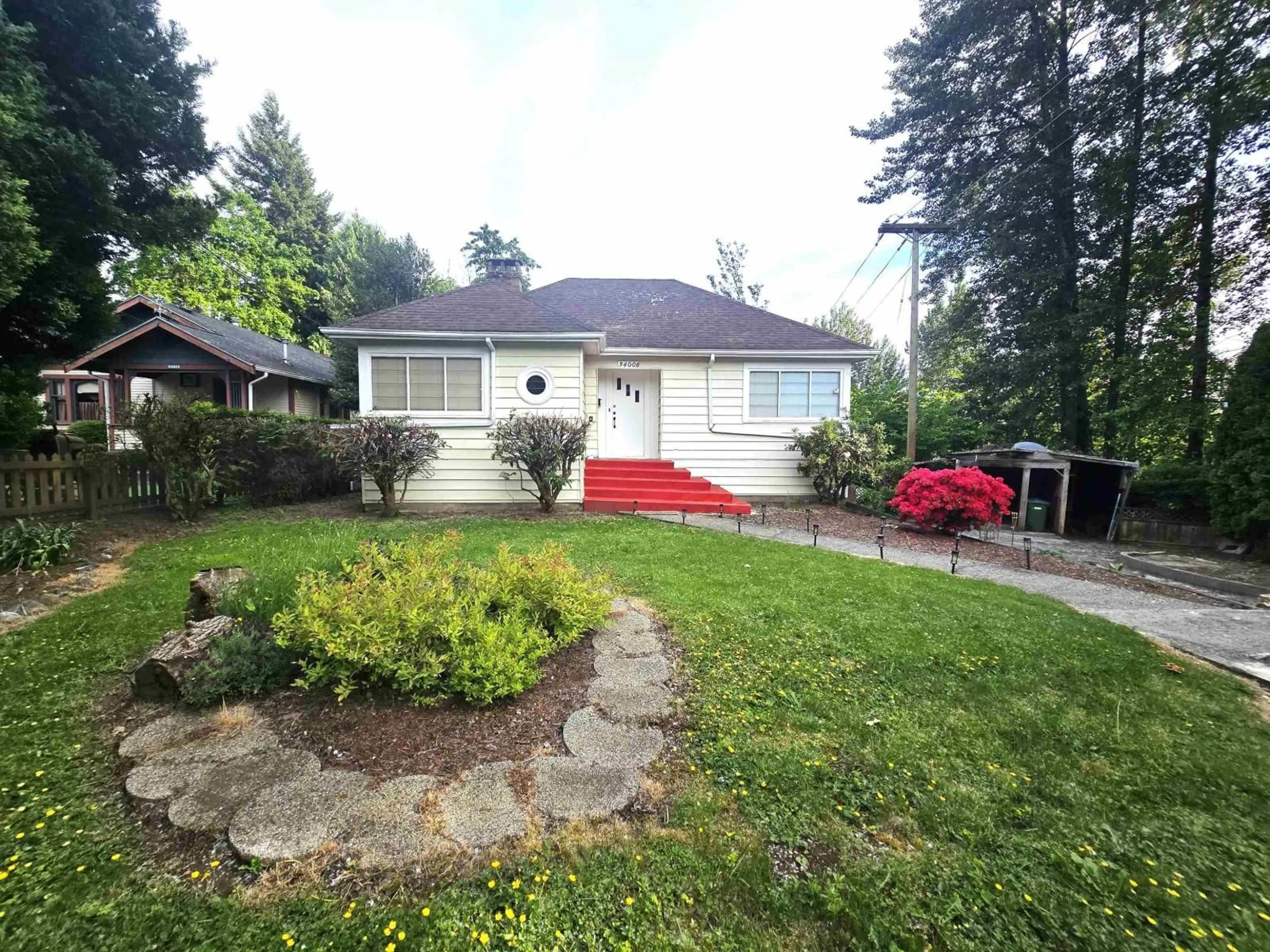A pic from outside/outdoor area/front of a property/back of a property/a pic from drone, street for 34008 OLD YALE ROAD, Abbotsford British Columbia V2S2K2