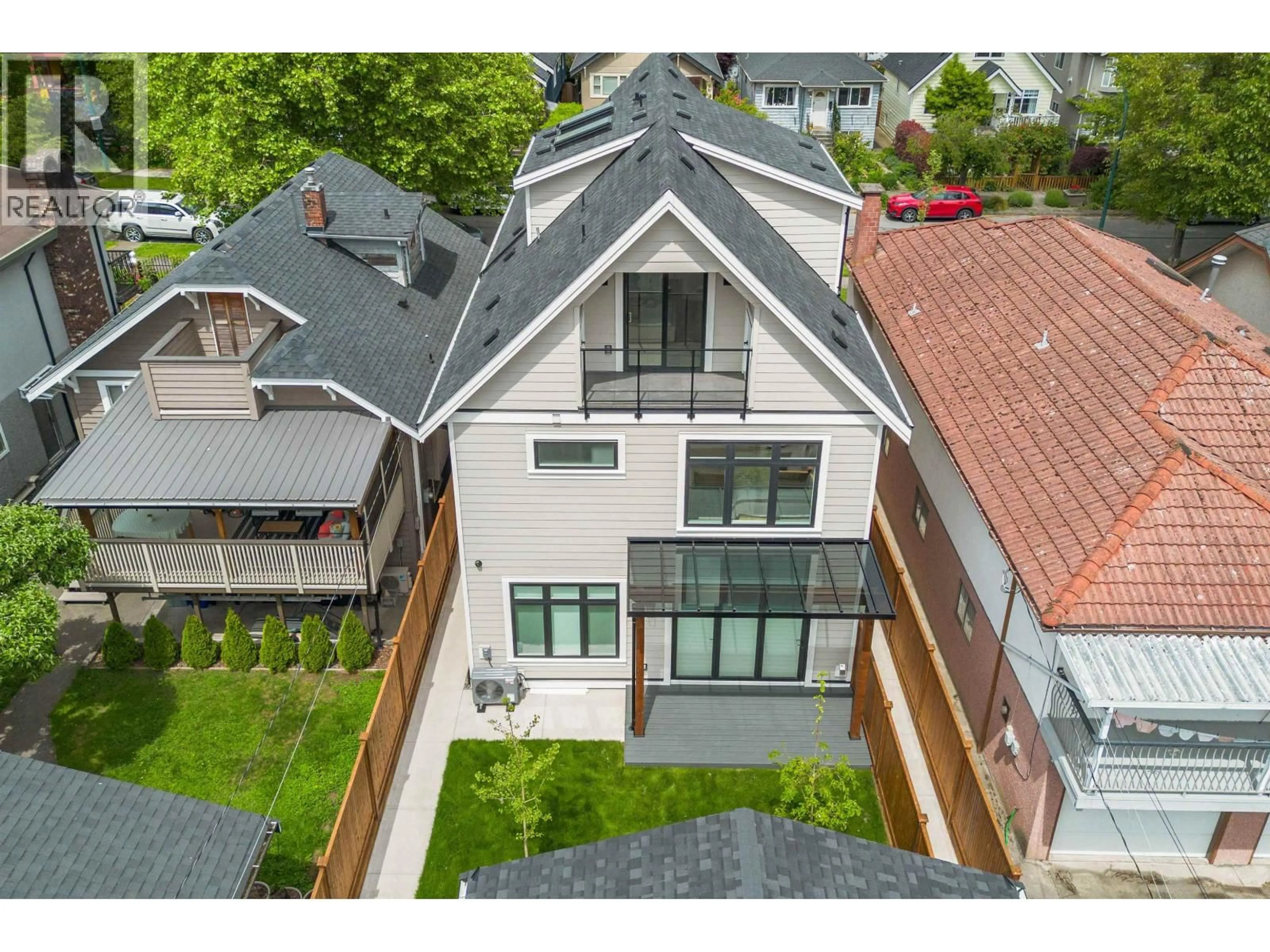 A pic from outside/outdoor area/front of a property/back of a property/a pic from drone, unknown for 2 - 2258 NAPIER STREET, Vancouver British Columbia V5L2P2