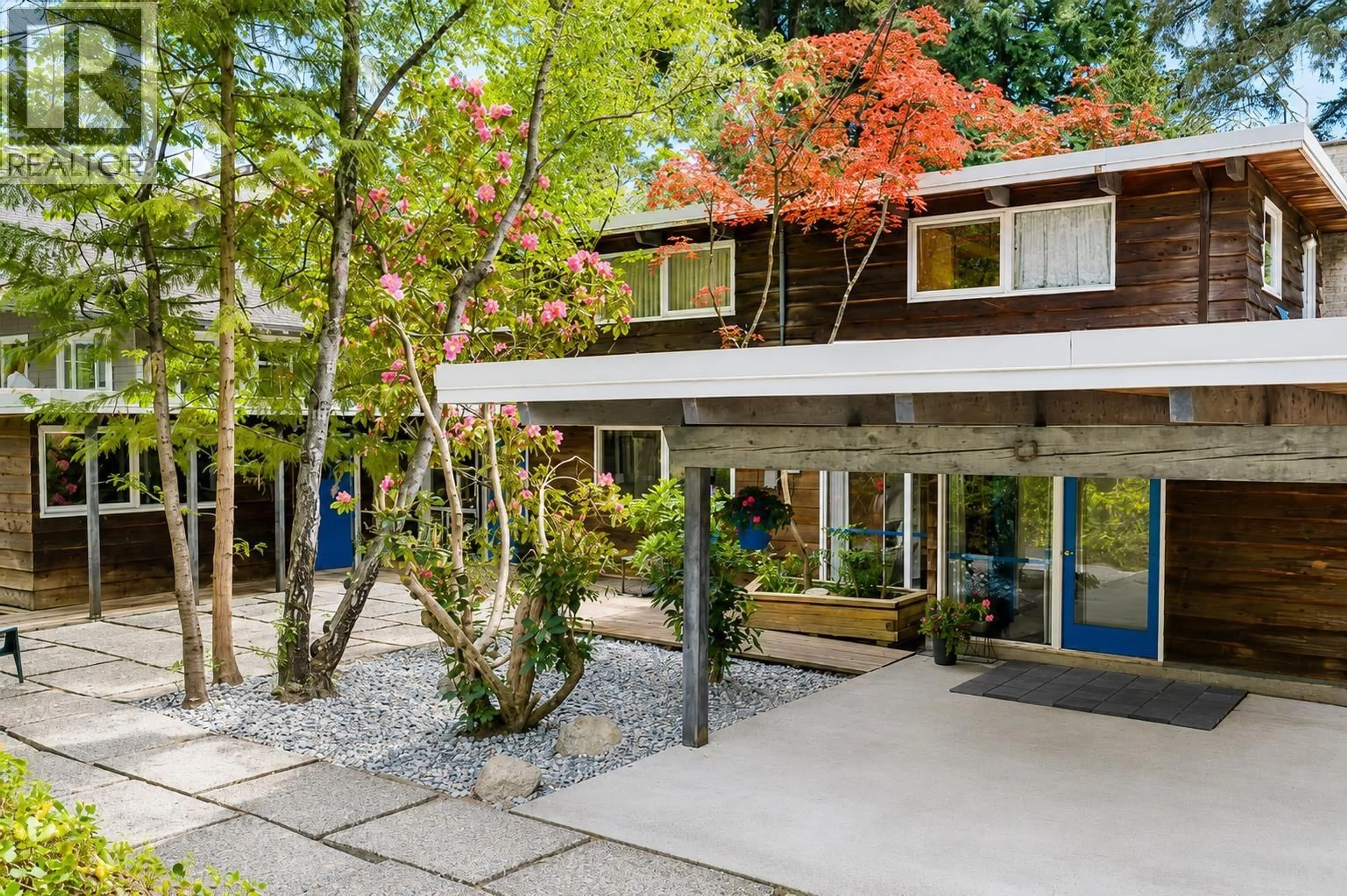 Home with vinyl exterior material, street for 173 OSBORNE ROAD, North Vancouver British Columbia V7N2P9