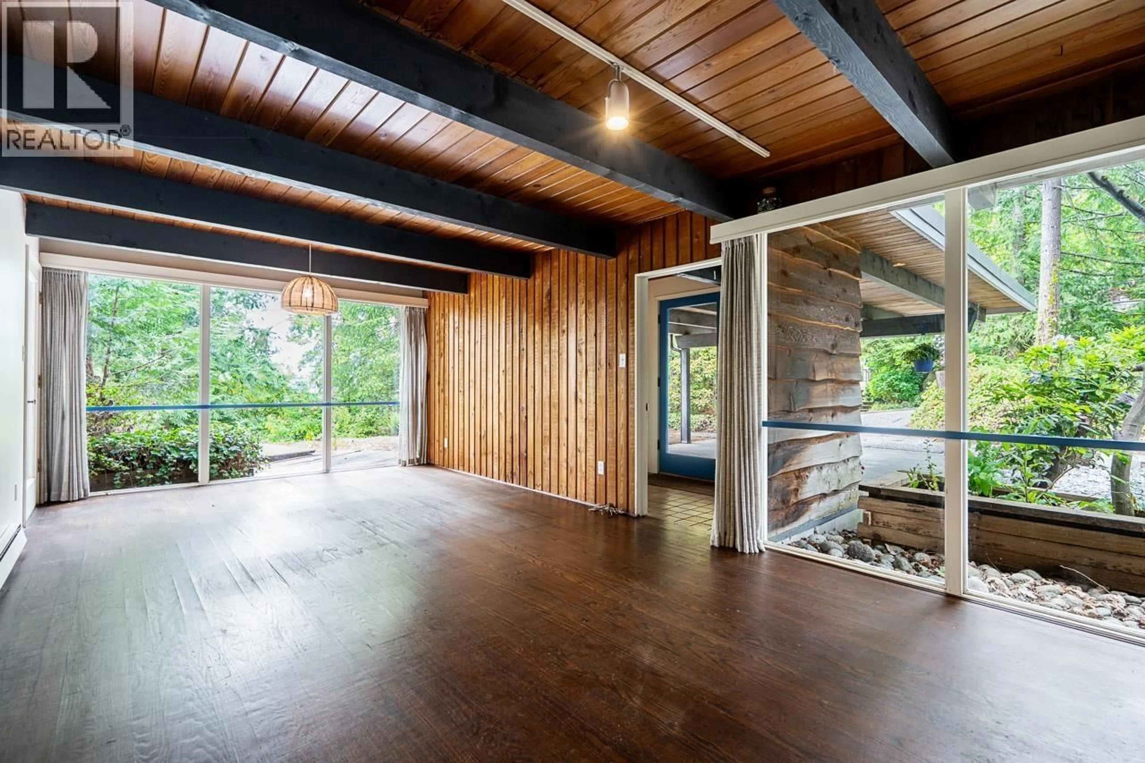 Indoor foyer for 173 OSBORNE ROAD, North Vancouver British Columbia V7N2P9