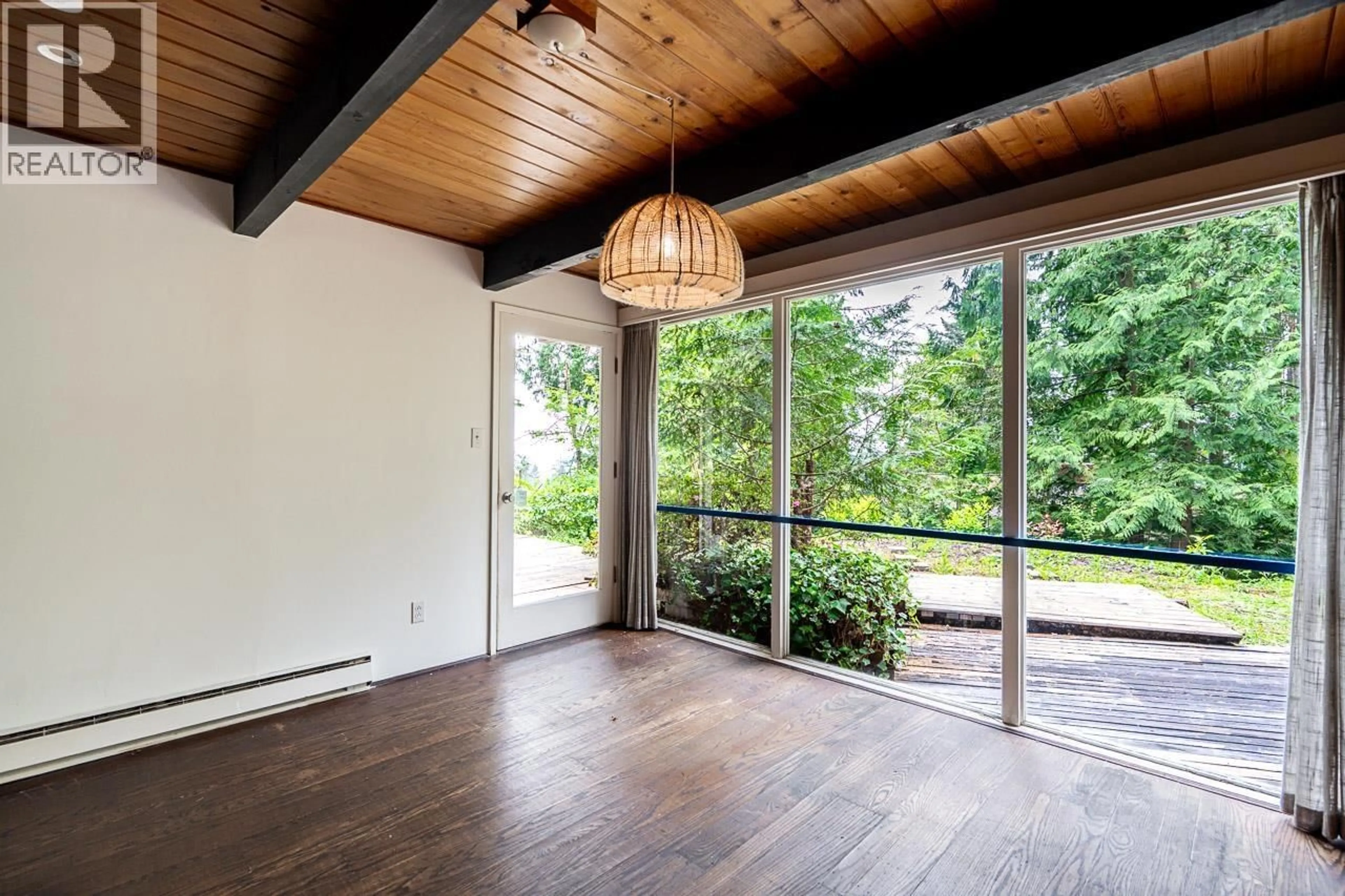 Indoor foyer for 173 OSBORNE ROAD, North Vancouver British Columbia V7N2P9