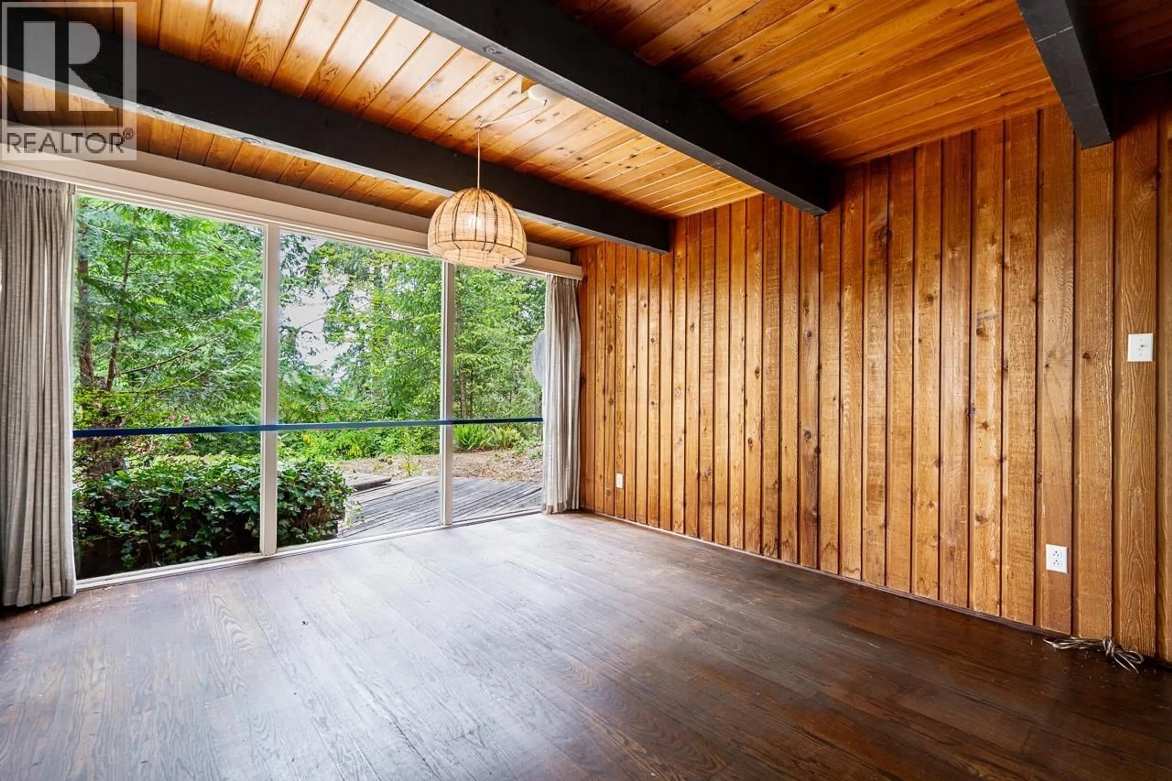 Indoor foyer for 173 OSBORNE ROAD, North Vancouver British Columbia V7N2P9