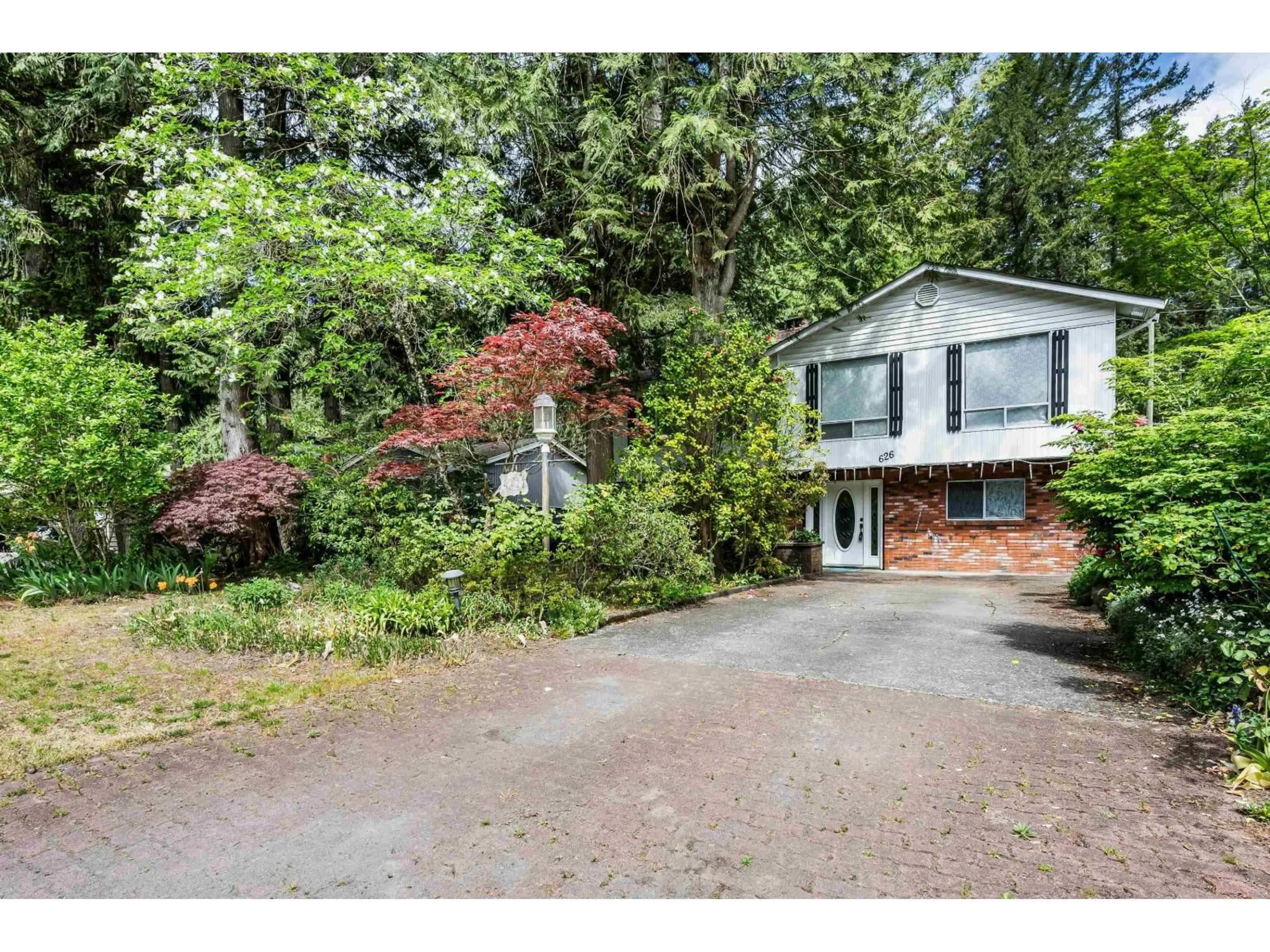 A pic from outside/outdoor area/front of a property/back of a property/a pic from drone, street for 626 MOUNTAIN VIEW ROAD, Cultus Lake British Columbia V2R4Z7