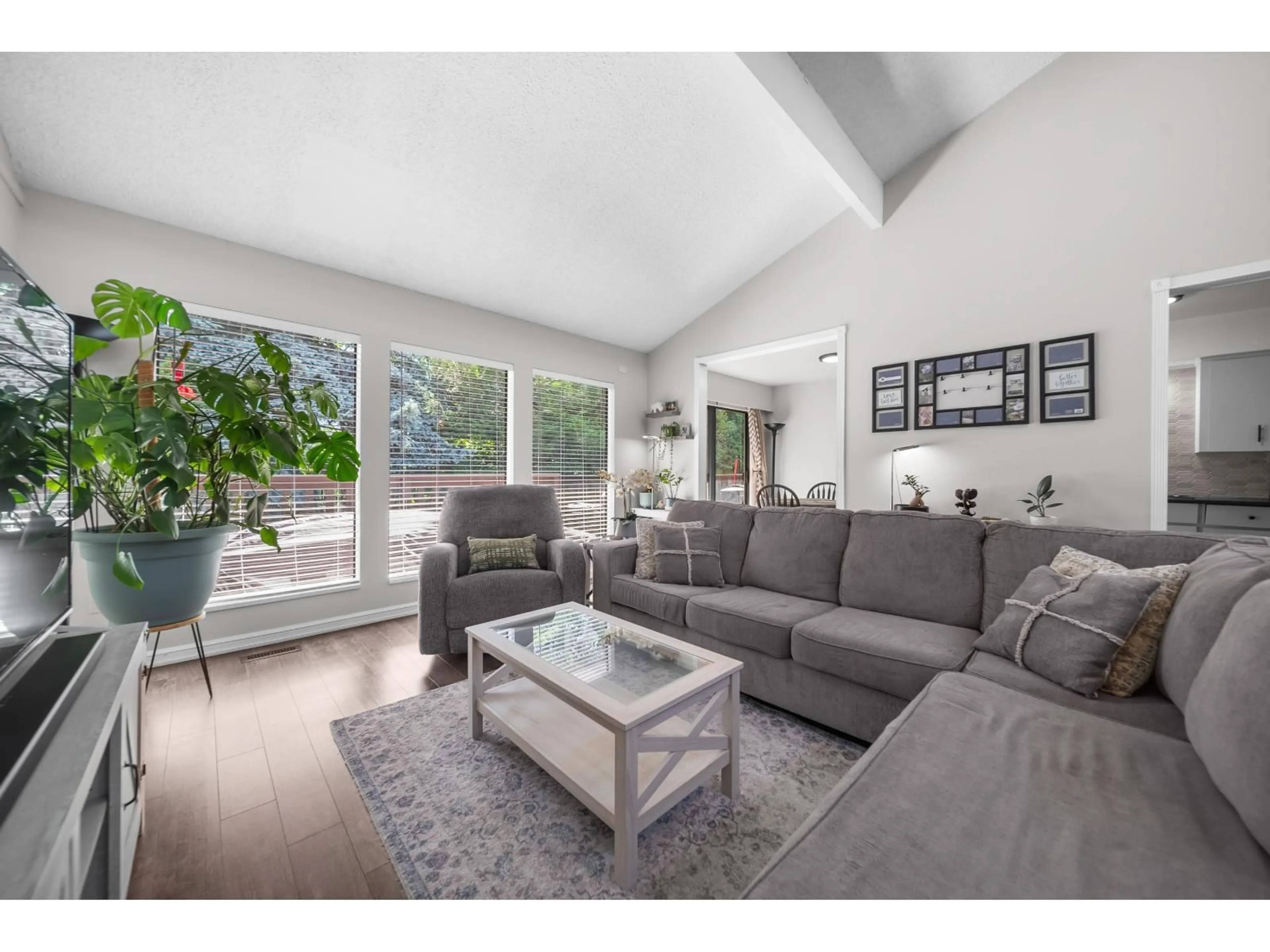 Living room with furniture, unknown for 21 - 5840 VEDDER ROAD, Chilliwack British Columbia V2R3G4