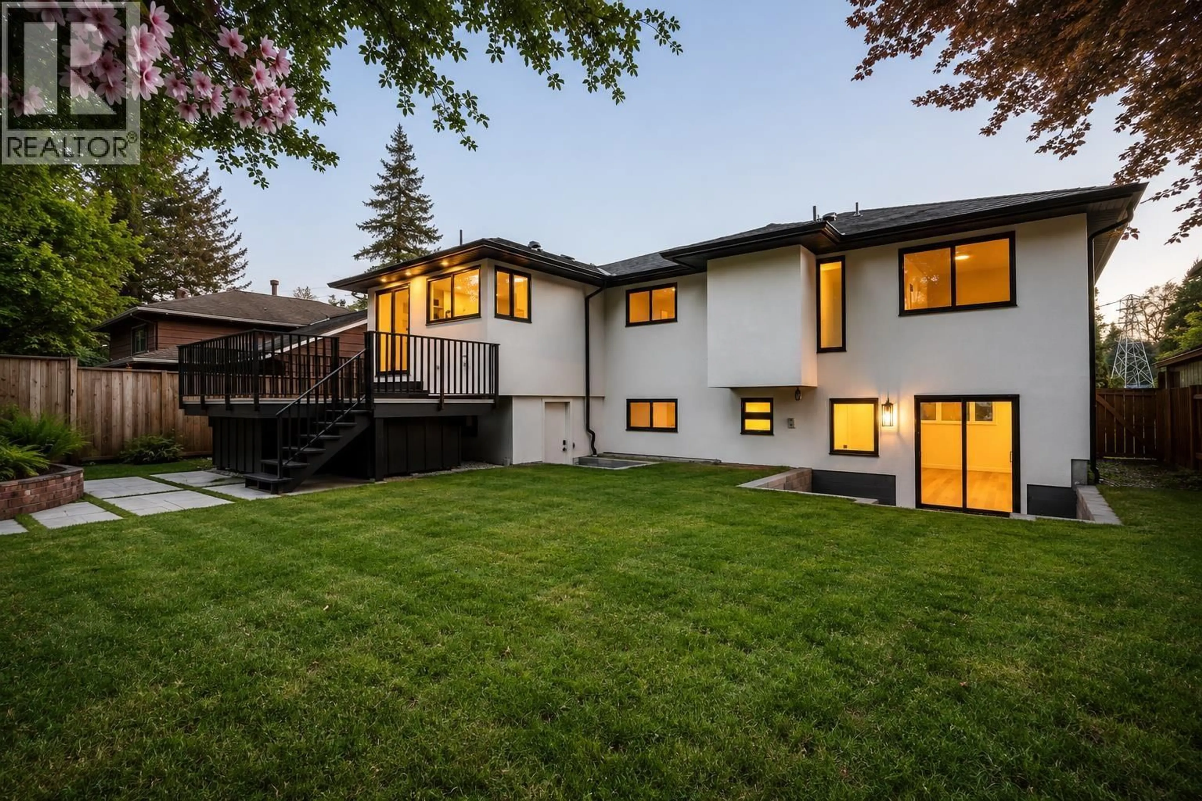 Patio, mountain view for 2654 MASEFIELD ROAD, North Vancouver British Columbia V7K1Z9