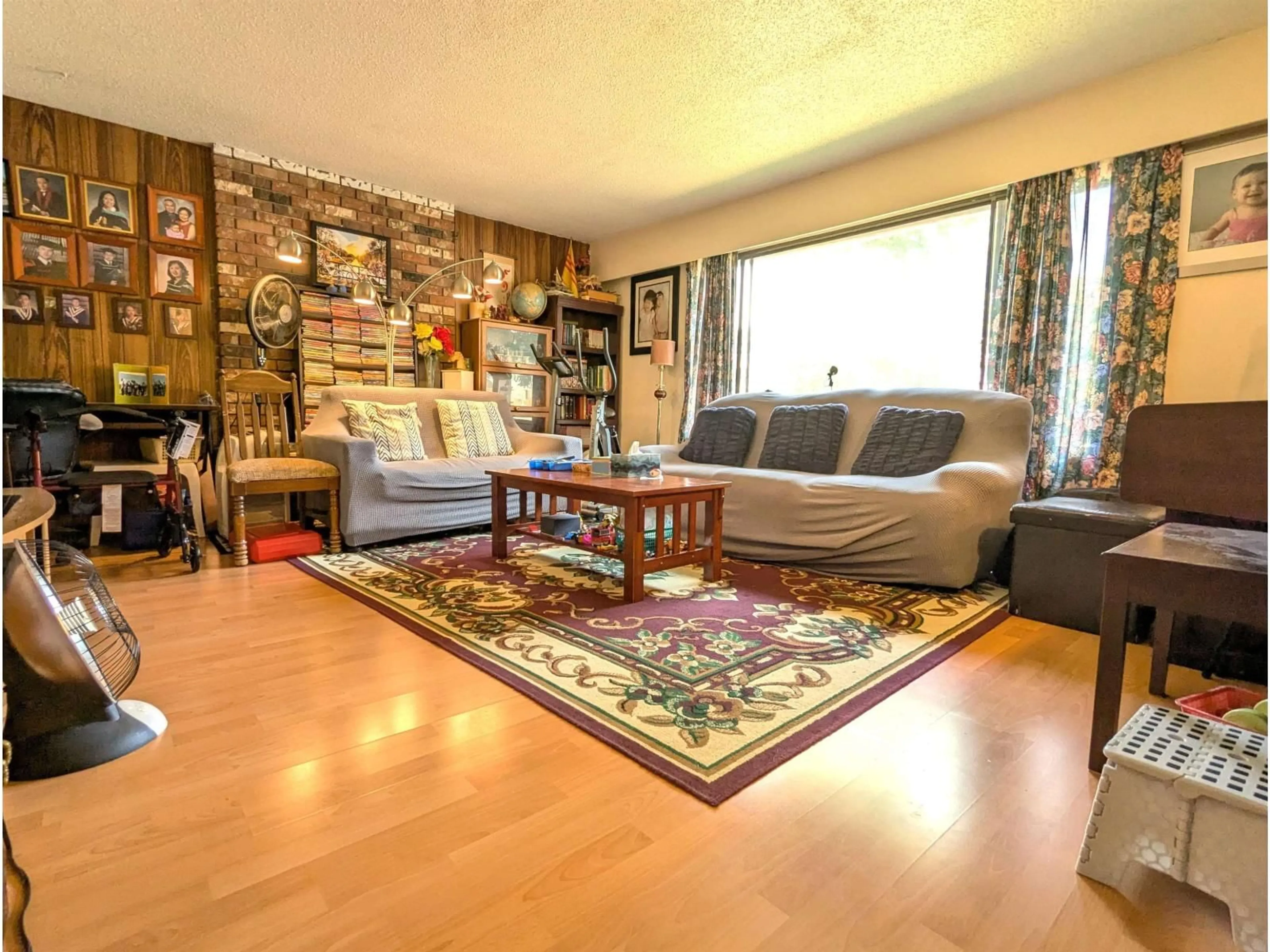 Living room with furniture, unknown for 12770 102 AVENUE, Surrey British Columbia V3V3E5