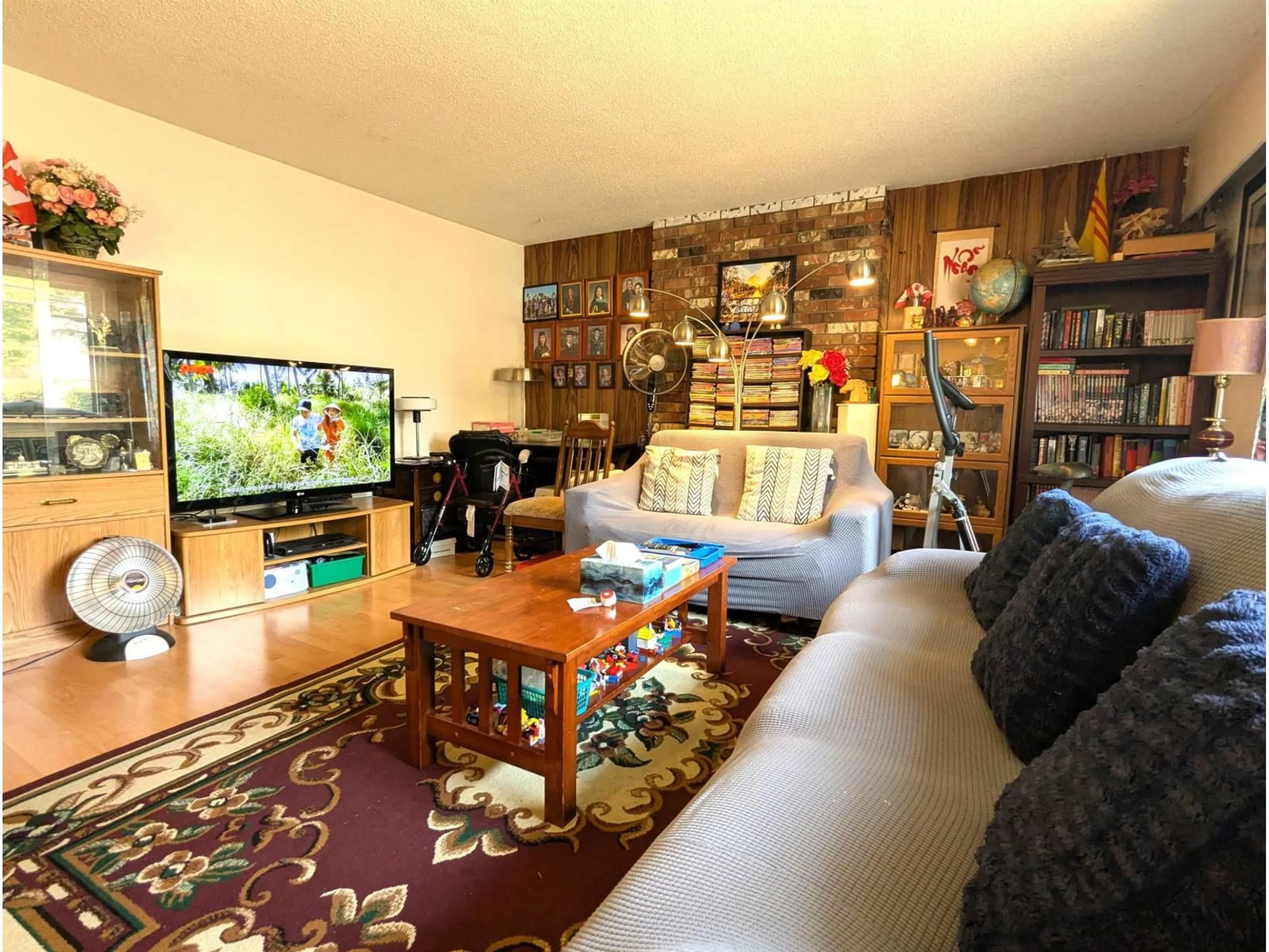 Living room with furniture, unknown for 12770 102 AVENUE, Surrey British Columbia V3V3E5