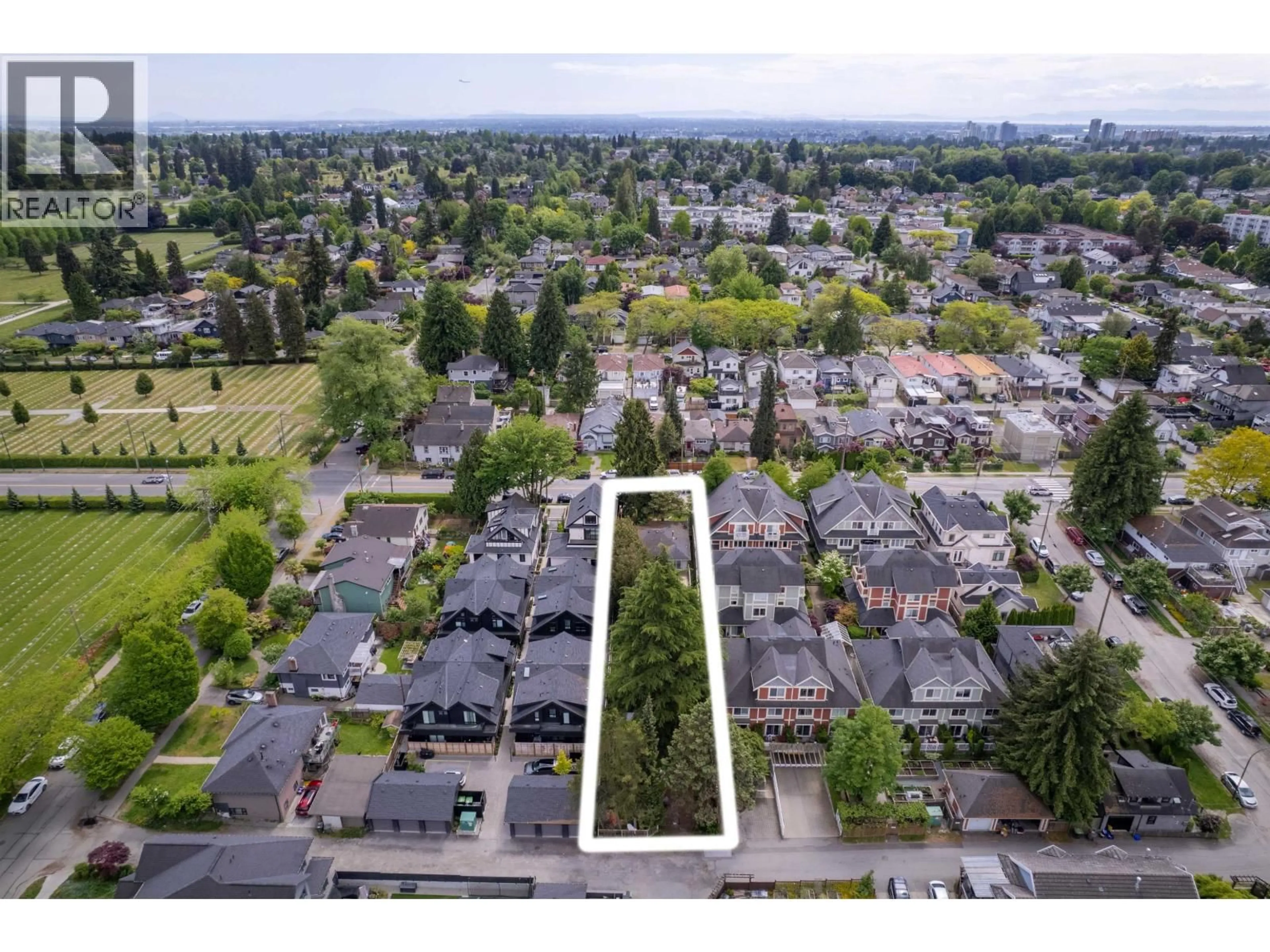 A pic from outside/outdoor area/front of a property/back of a property/a pic from drone, street for 357 33RD AVENUE, Vancouver British Columbia V5V2Z8