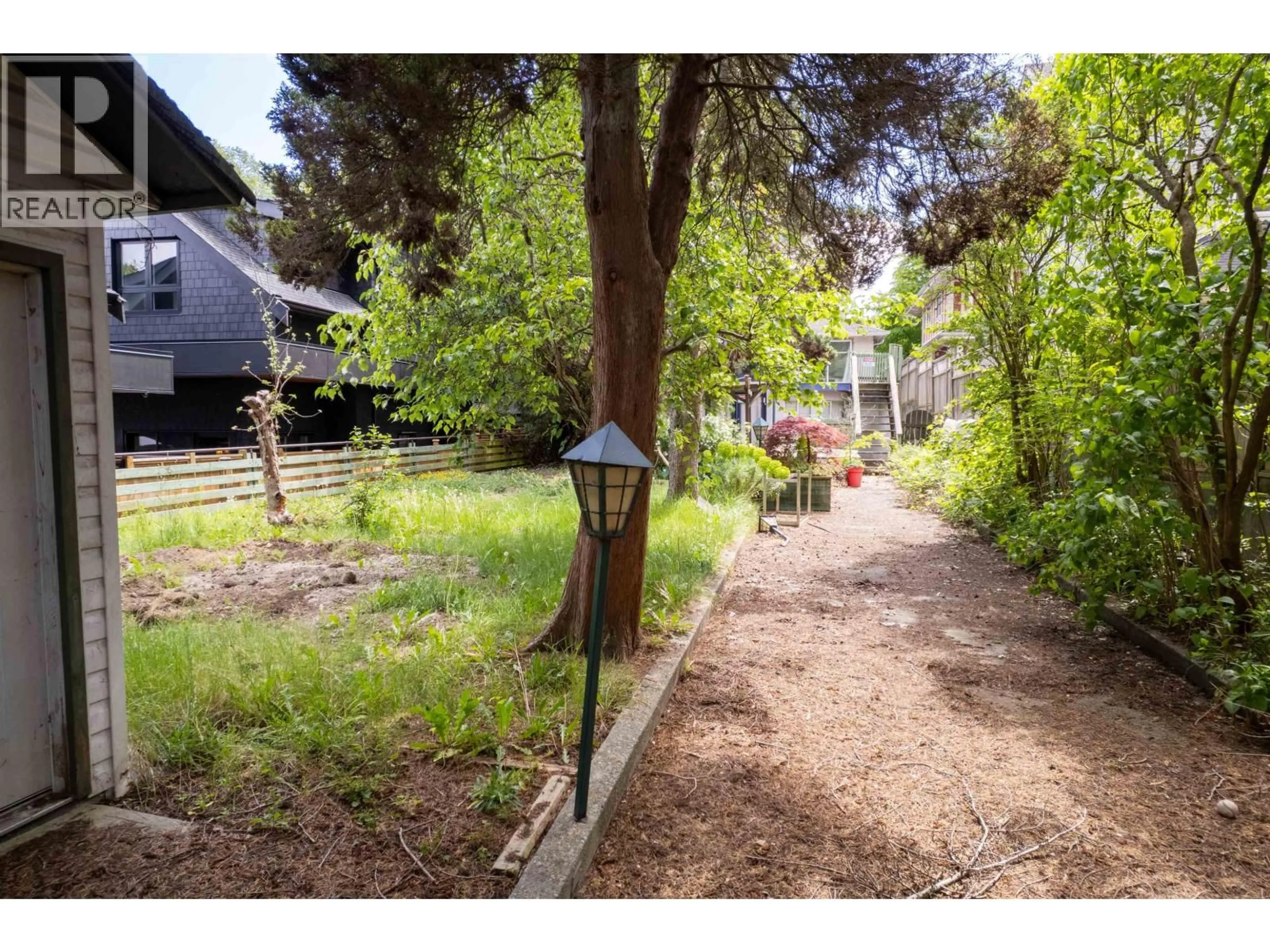 A pic from outside/outdoor area/front of a property/back of a property/a pic from drone, street for 357 33RD AVENUE, Vancouver British Columbia V5V2Z8