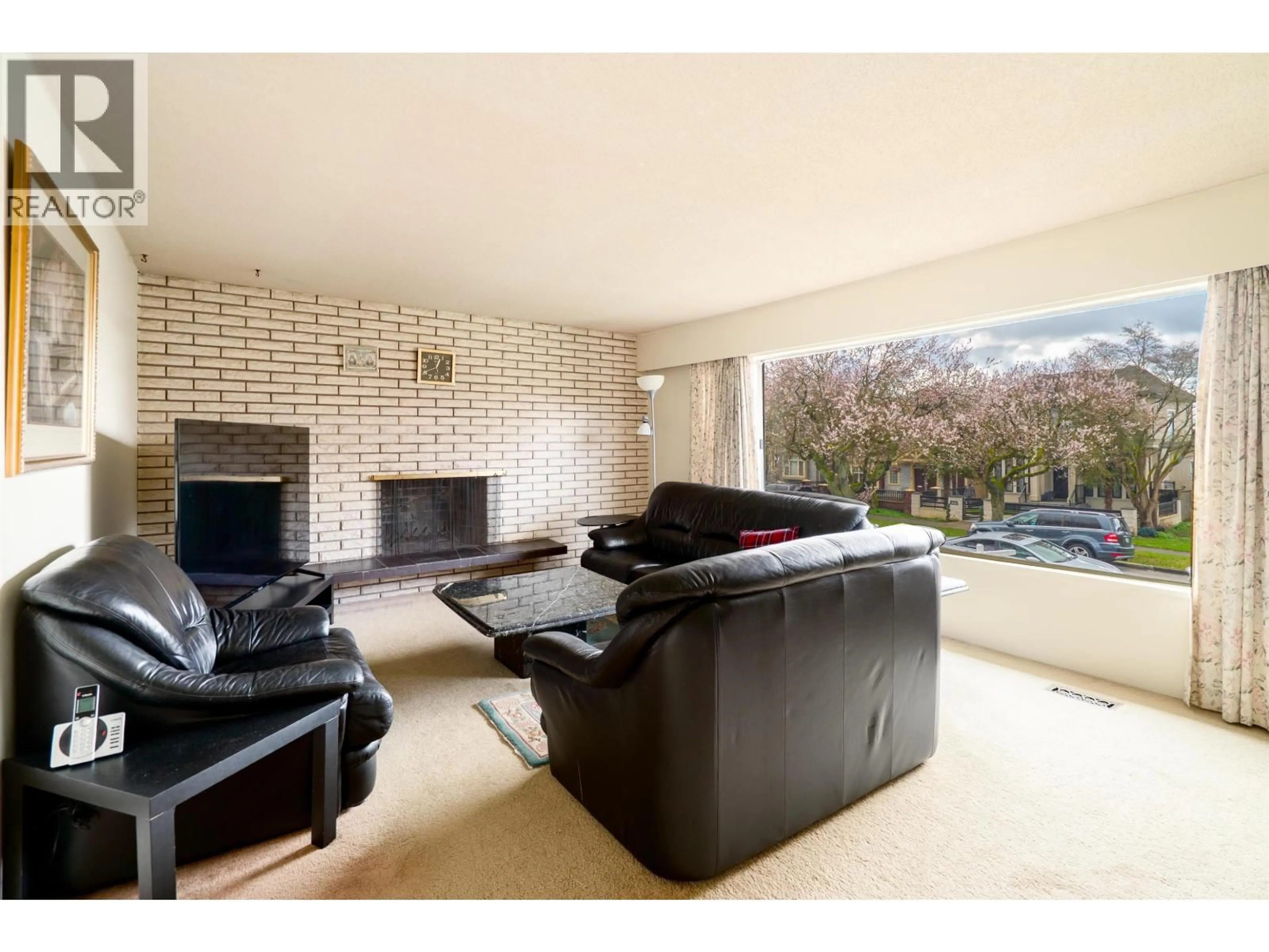 Living room with furniture, unknown for 437 55TH AVENUE, Vancouver British Columbia V5X1N3
