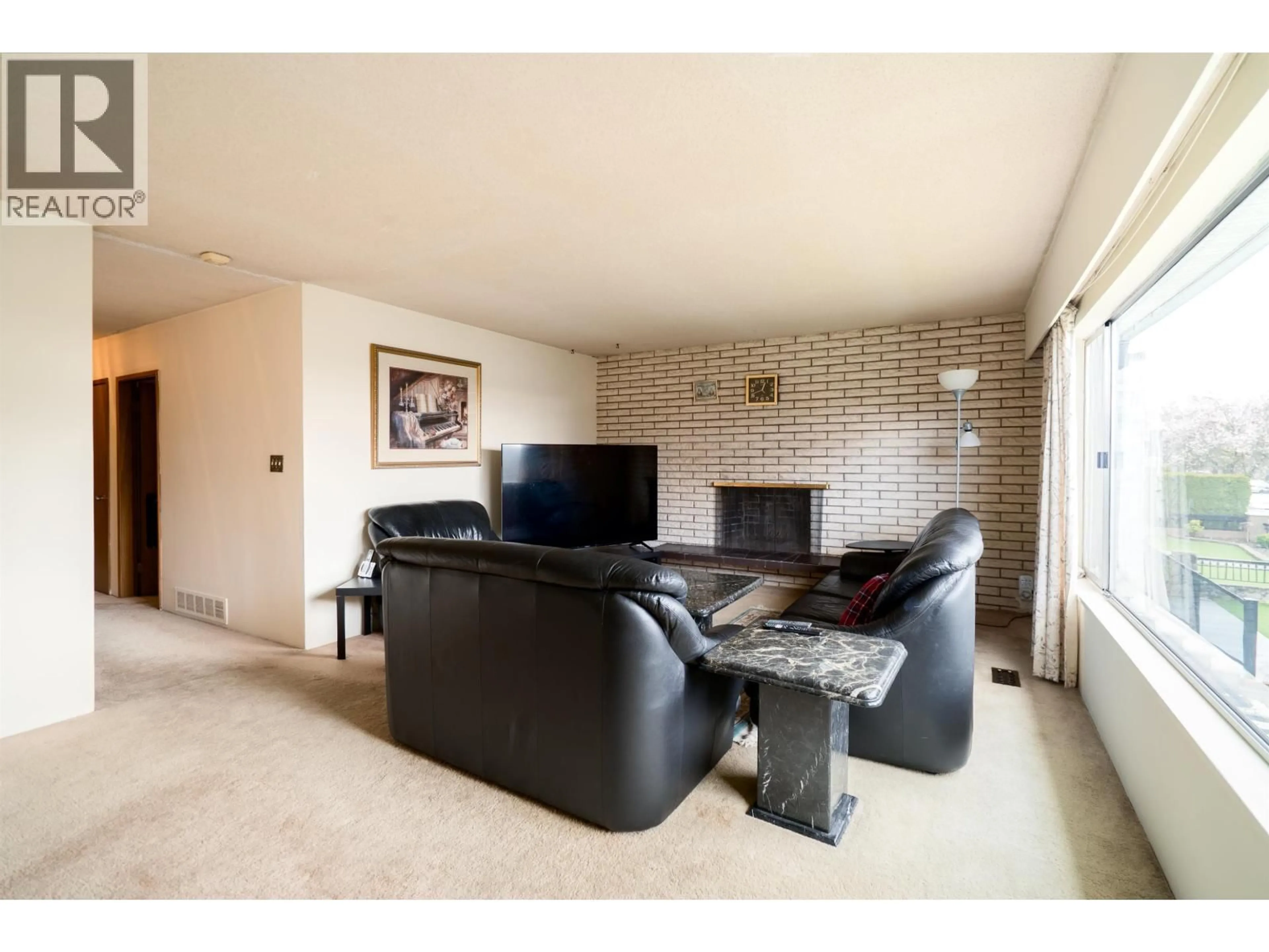 Living room with furniture, unknown for 437 55TH AVENUE, Vancouver British Columbia V5X1N3