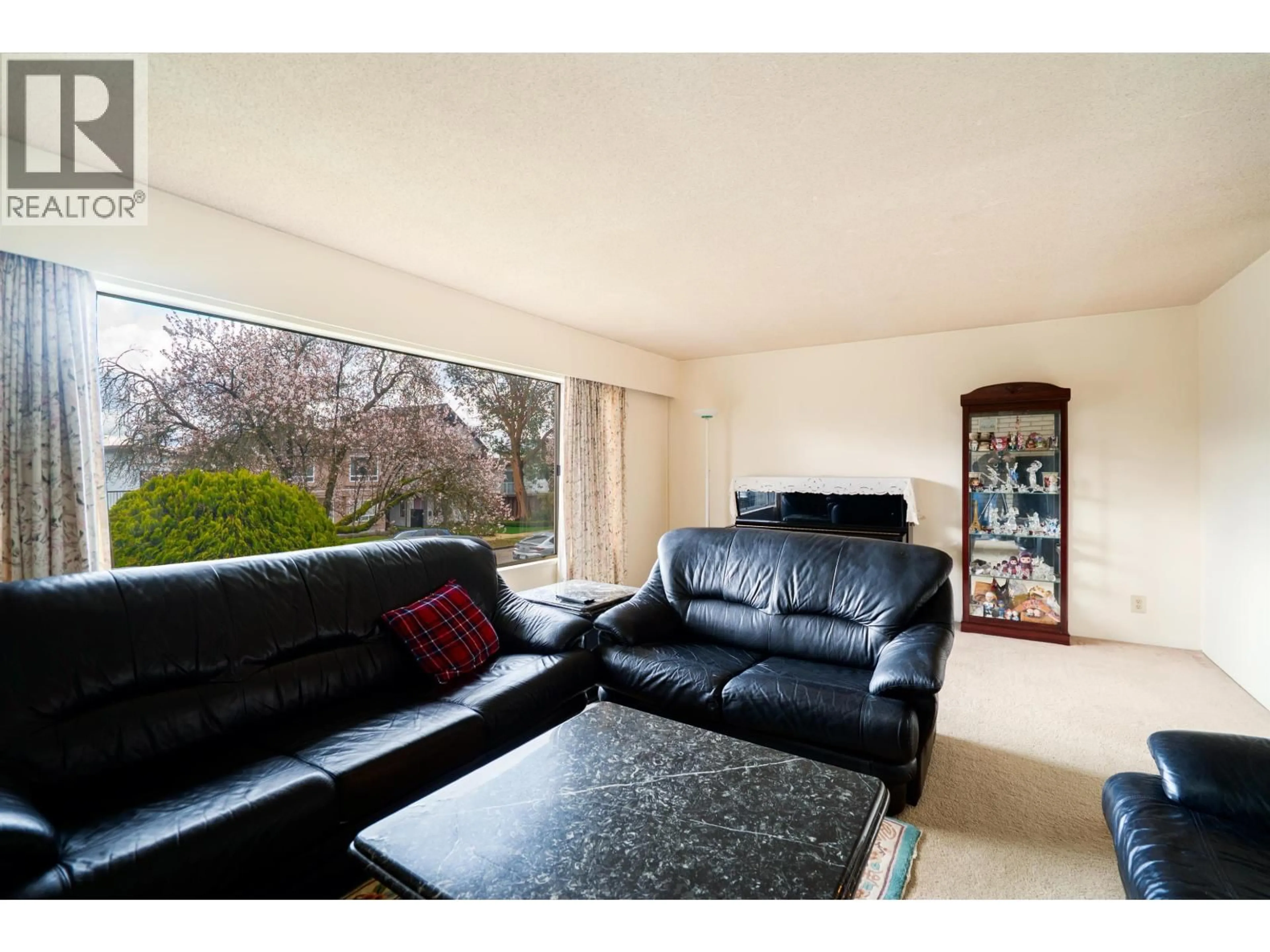 Living room with furniture, unknown for 437 55TH AVENUE, Vancouver British Columbia V5X1N3