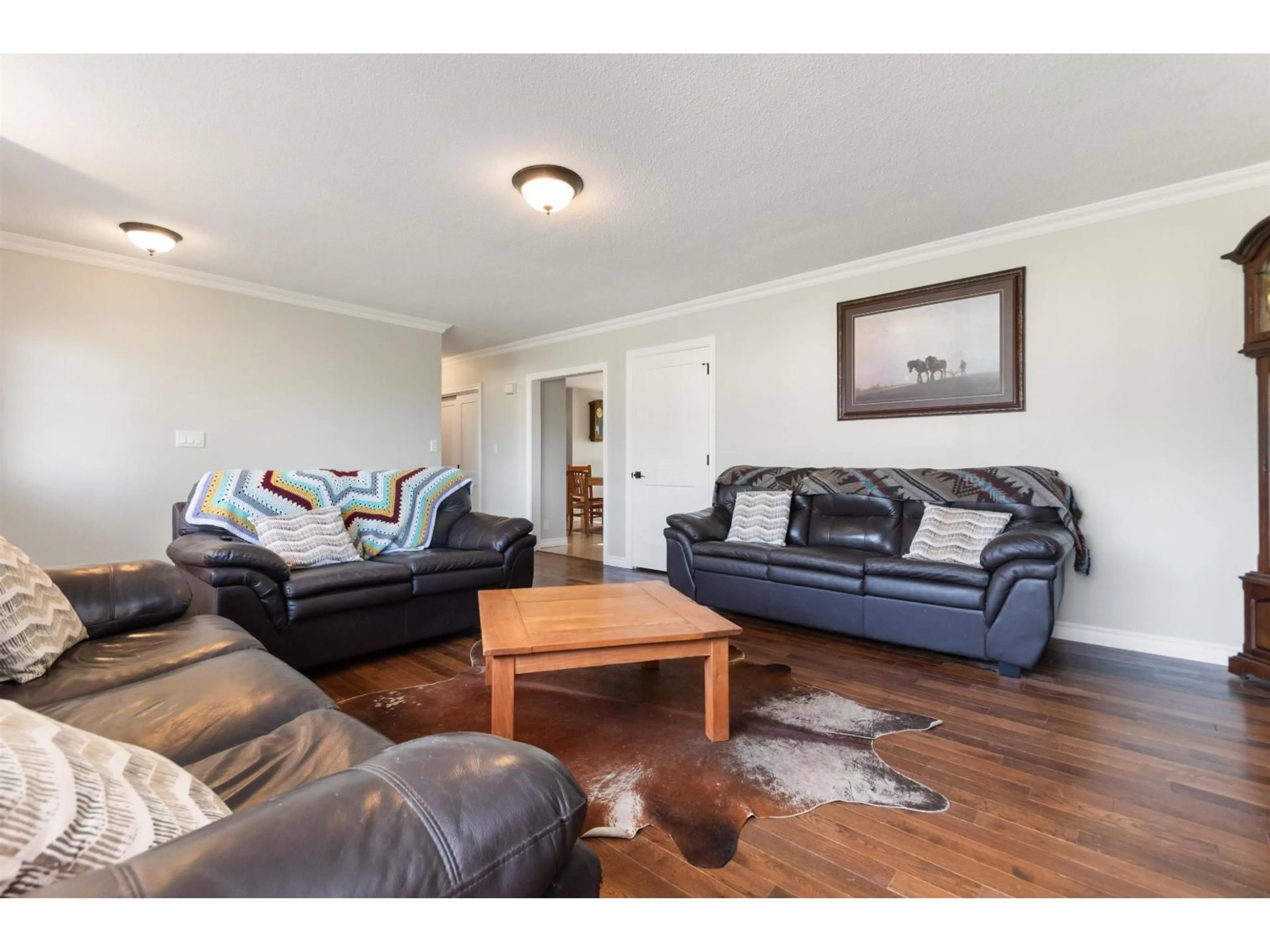 Living room with furniture, wood/laminate floor for 10195 GILLANDERS ROAD, Chilliwack British Columbia V2P6H4