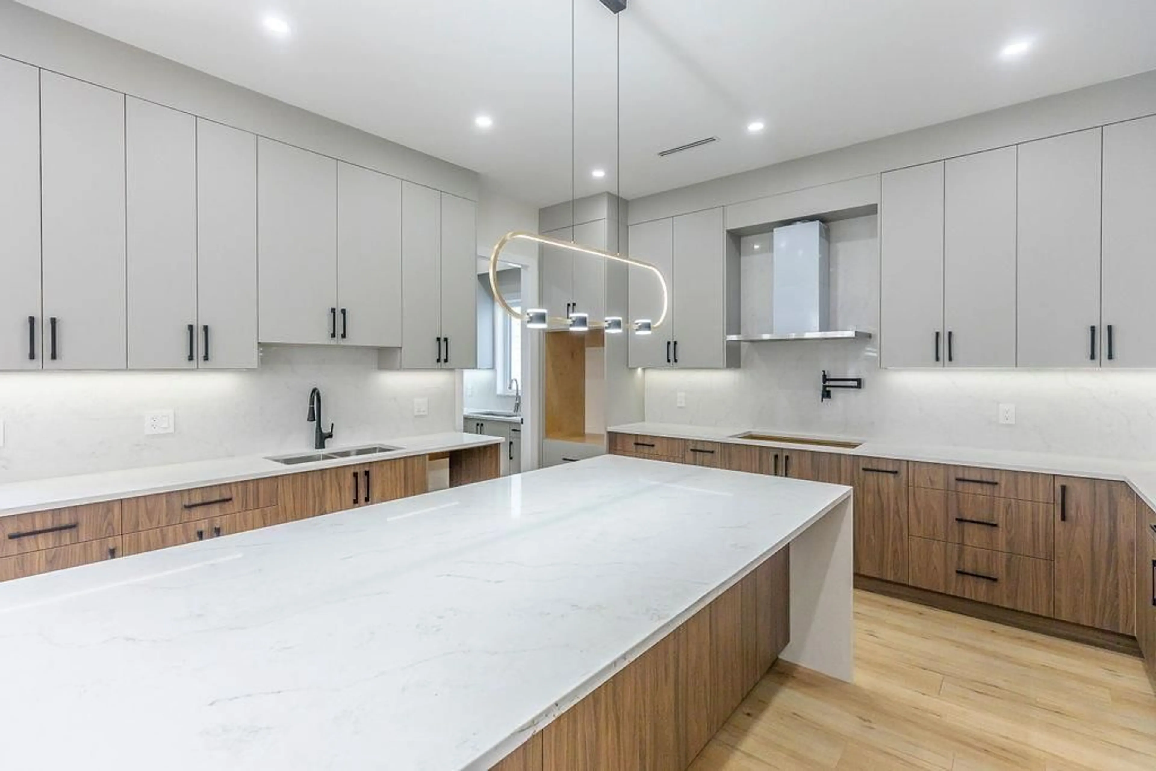 Open concept kitchen, unknown for 7080 192A STREET, Surrey British Columbia V4N6V1