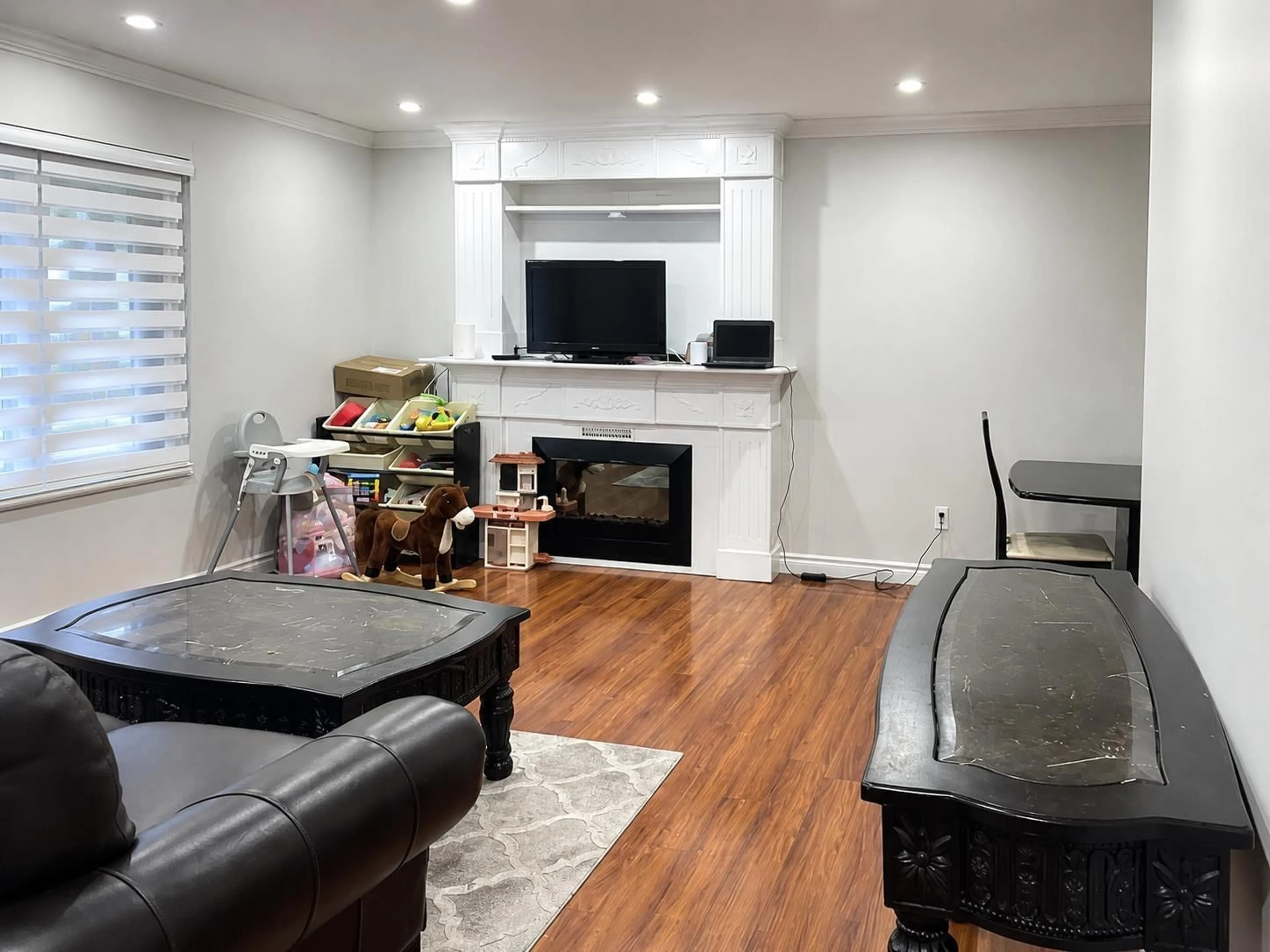 Living room with furniture, wood/laminate floor for 14188 77 AVENUE, Surrey British Columbia V3W6K9