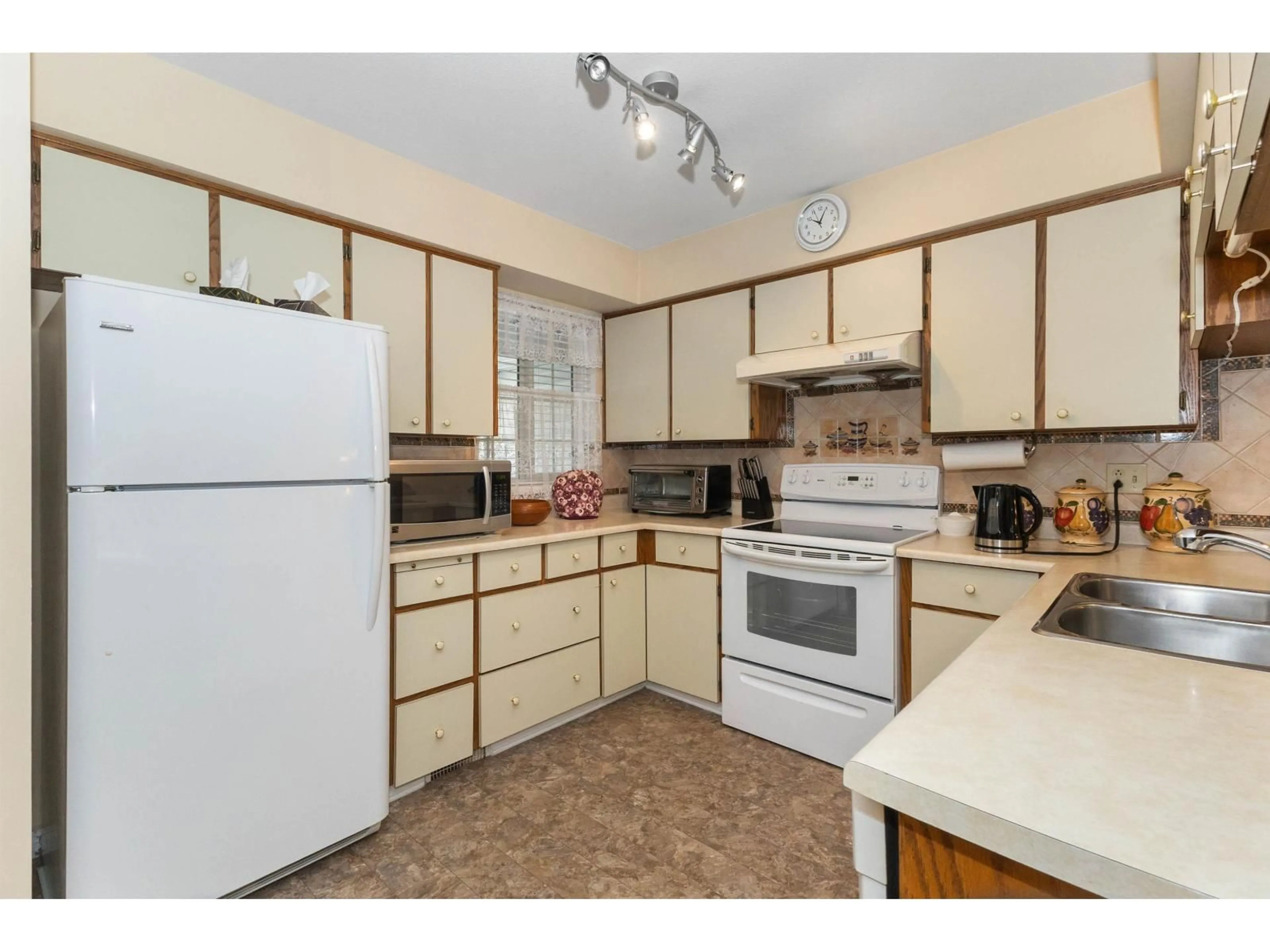 Standard kitchen, unknown for 11 - 33020 MACLURE ROAD, Abbotsford British Columbia V2S7J6