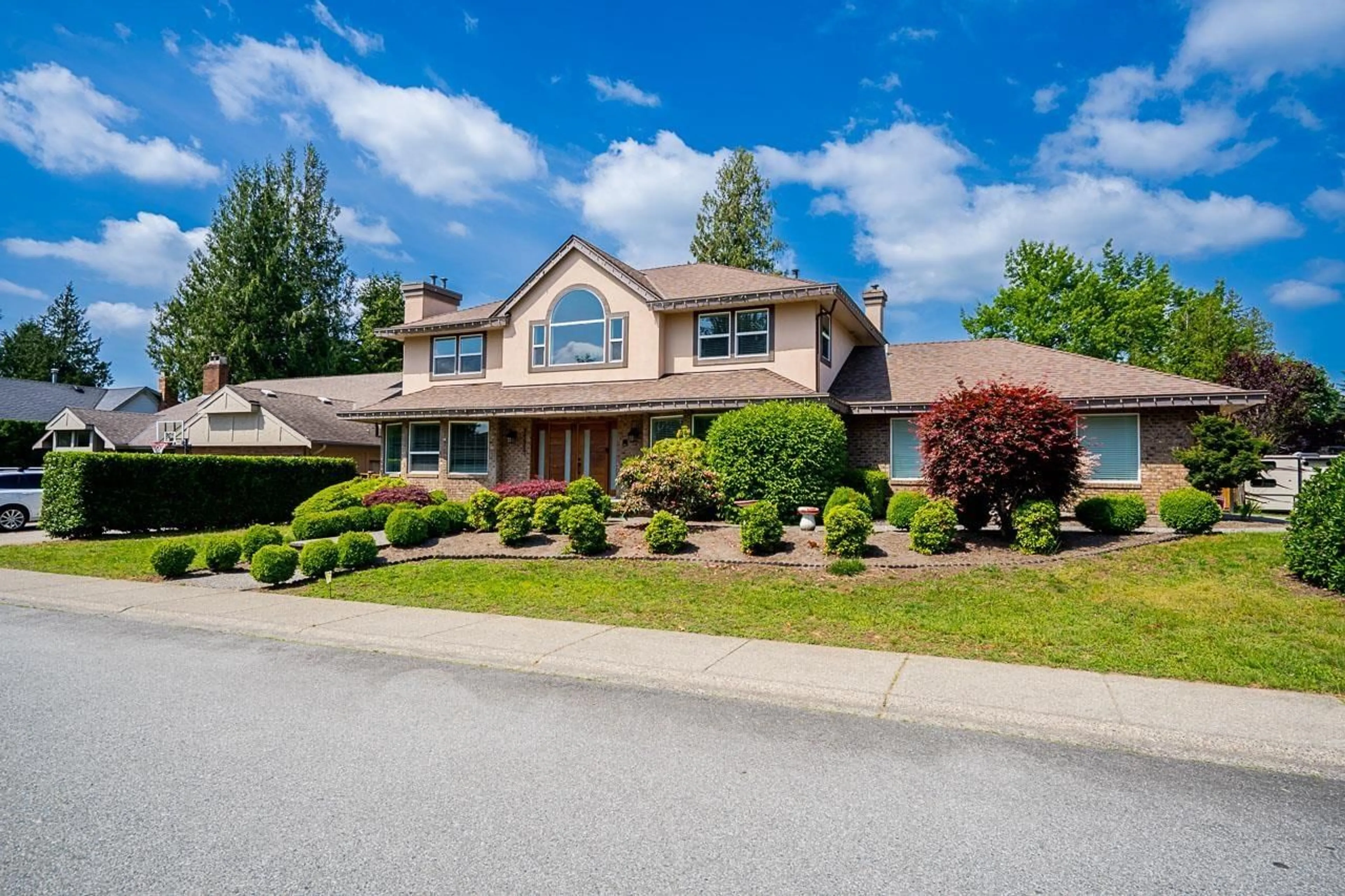 Home with vinyl exterior material, street for 34963 EDGEVIEW PLACE, Abbotsford British Columbia V2S7R8