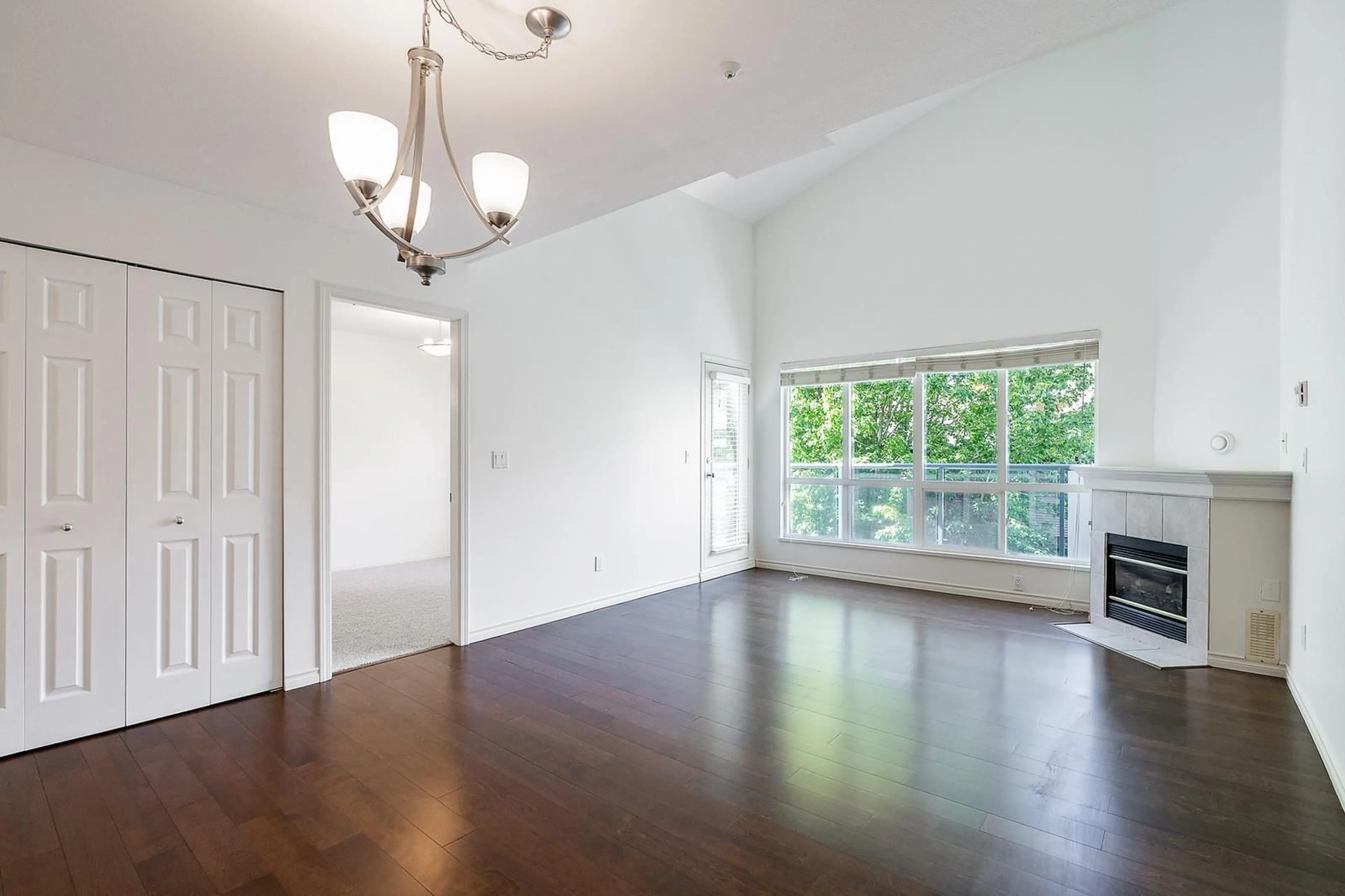 Unknown for 411 - 14885 100 AVENUE, Surrey British Columbia V3R0W1