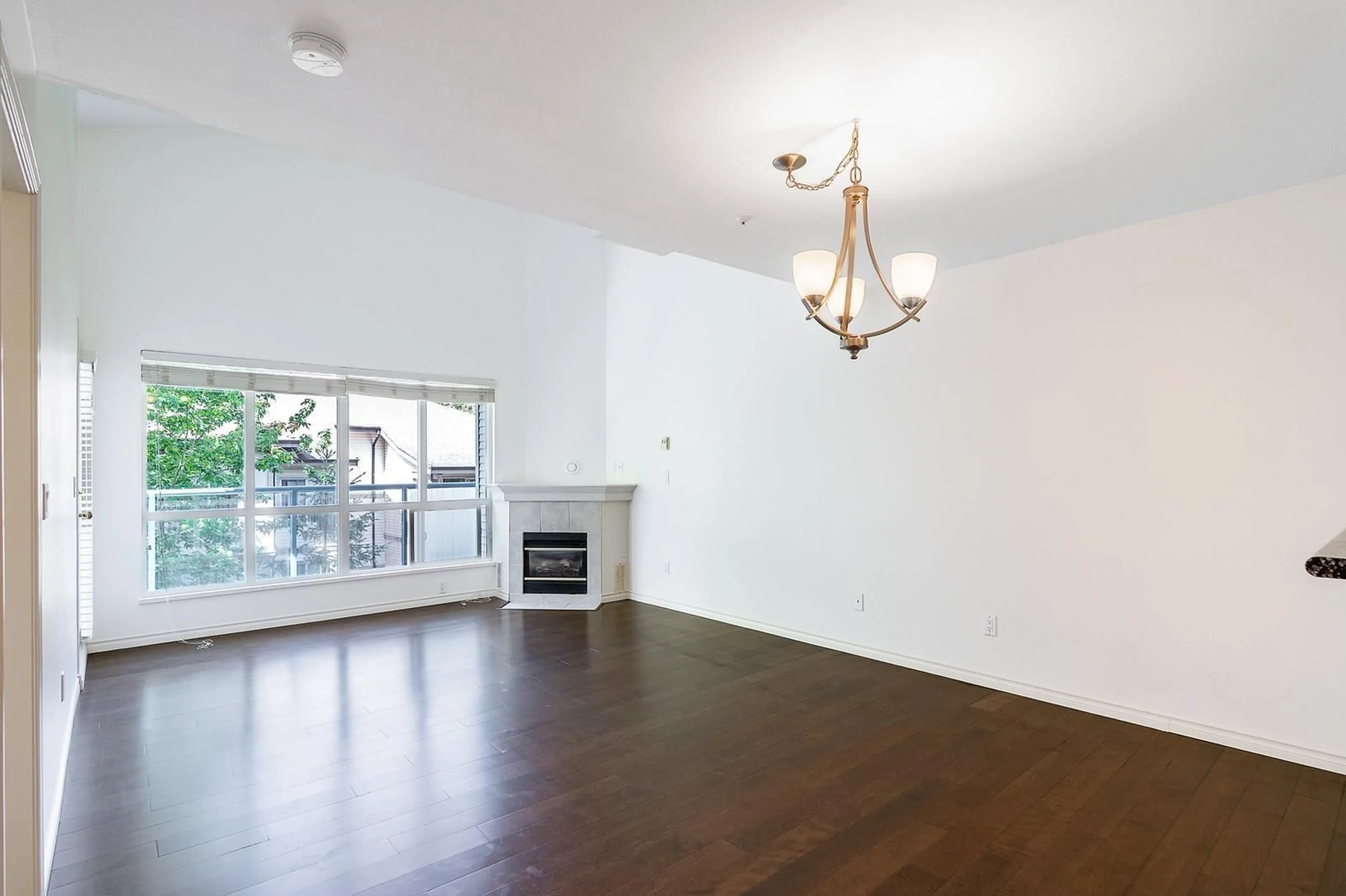 A pic of a room for 411 - 14885 100 AVENUE, Surrey British Columbia V3R0W1