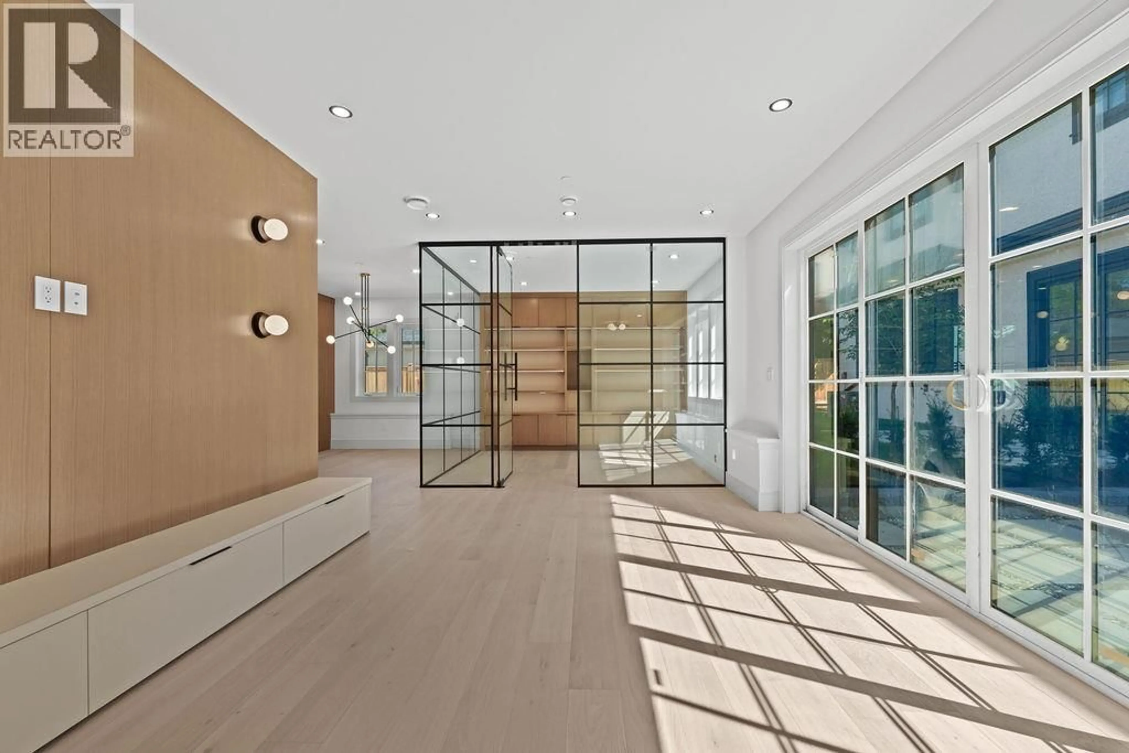 Indoor foyer for 6855 CYPRESS STREET, Vancouver British Columbia V6P5L9