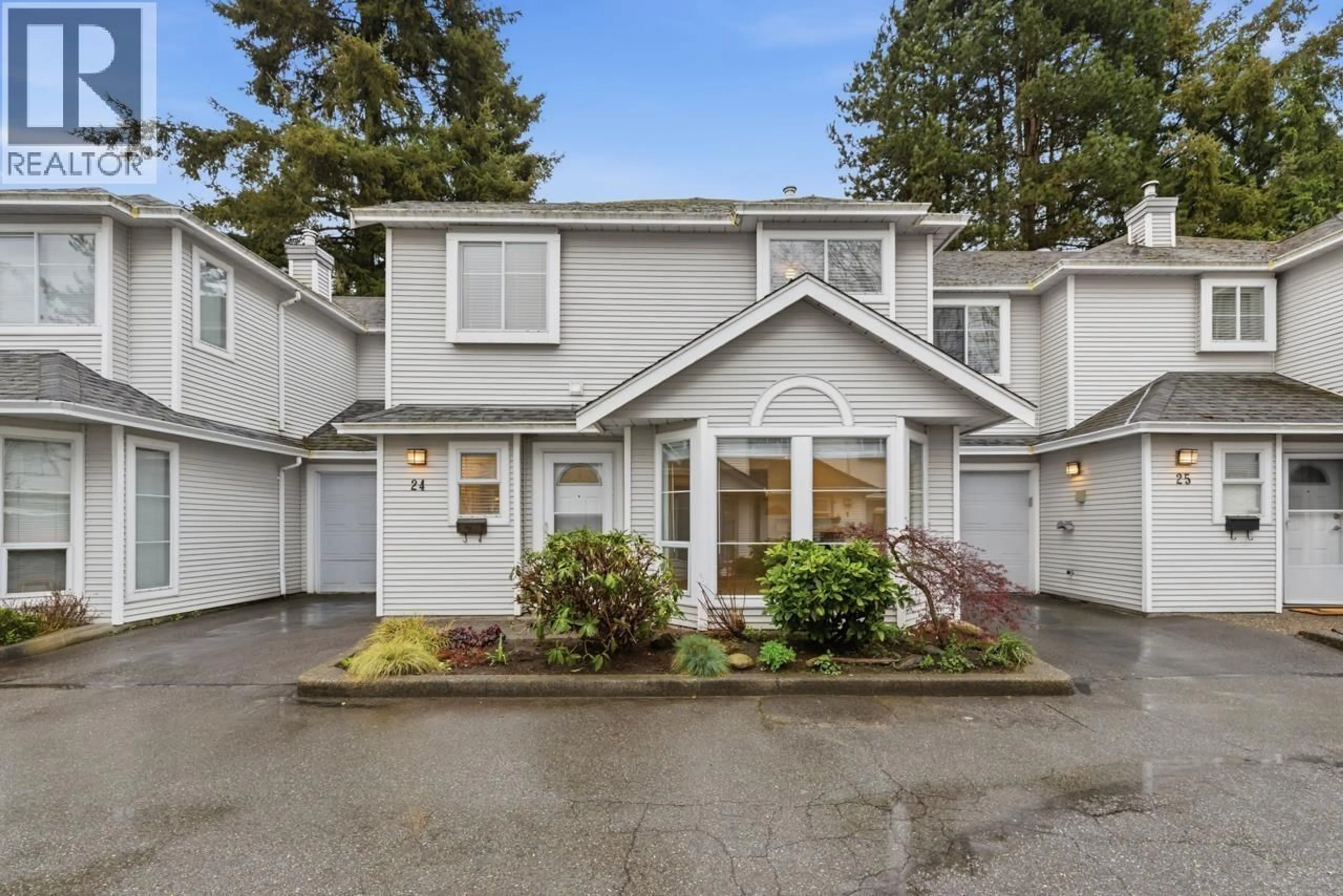 Home with vinyl exterior material, street for 24 - 18951 FORD ROAD, Pitt Meadows British Columbia V3Y2G5