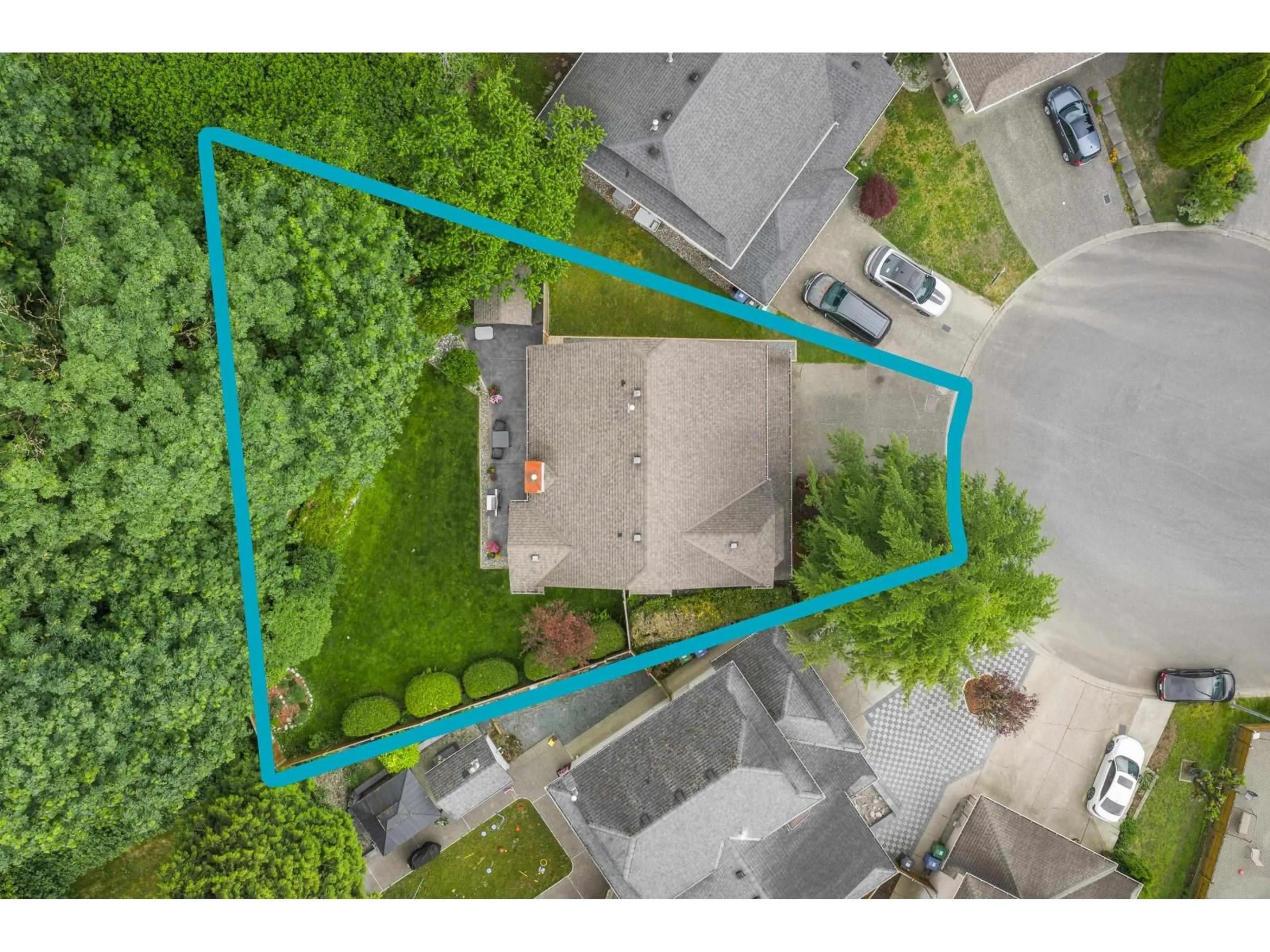 A pic from outside/outdoor area/front of a property/back of a property/a pic from drone, street for 31472 CROSSLEY COURT, Abbotsford British Columbia V2T5G8