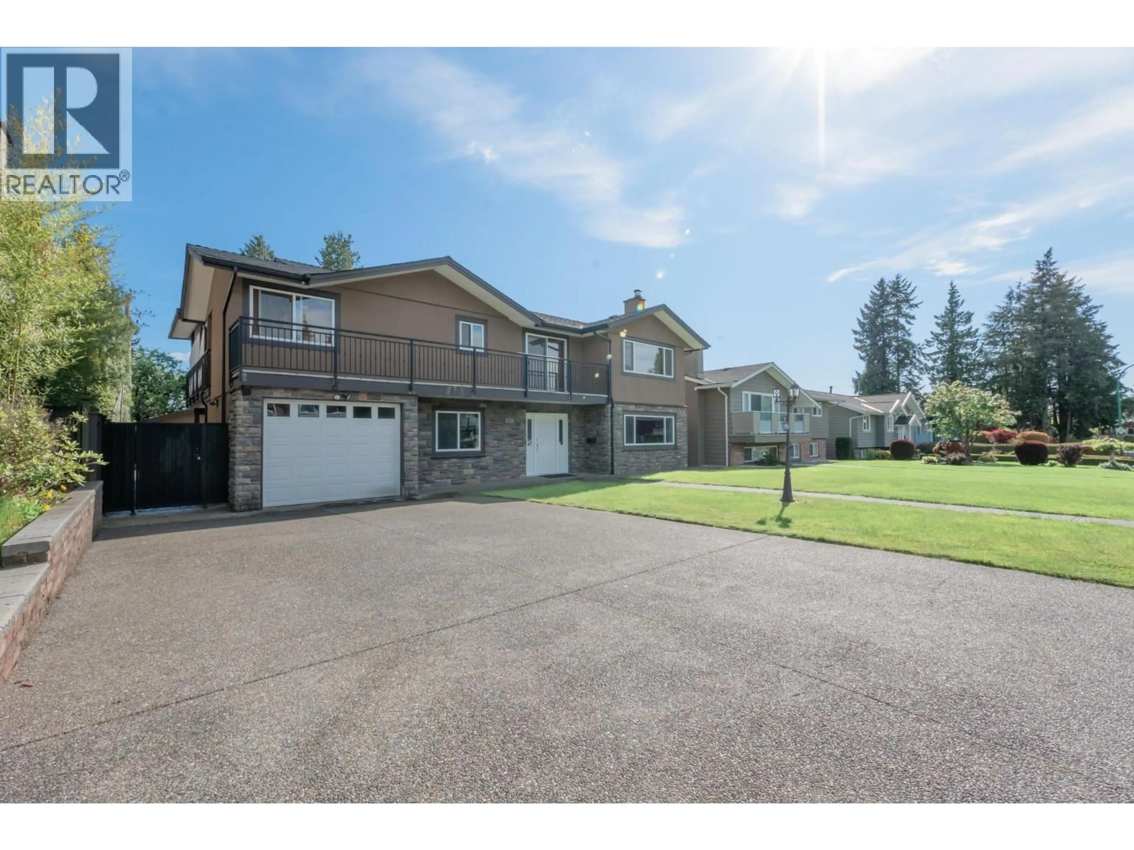 A pic from outside/outdoor area/front of a property/back of a property/a pic from drone, street for 7122 PAULUS COURT, Burnaby British Columbia V5A1N2
