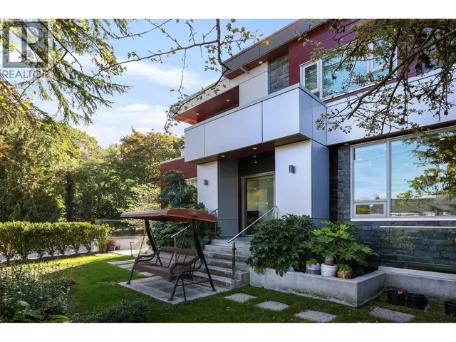 1909 DISCOVERY STREET, Vancouver 4