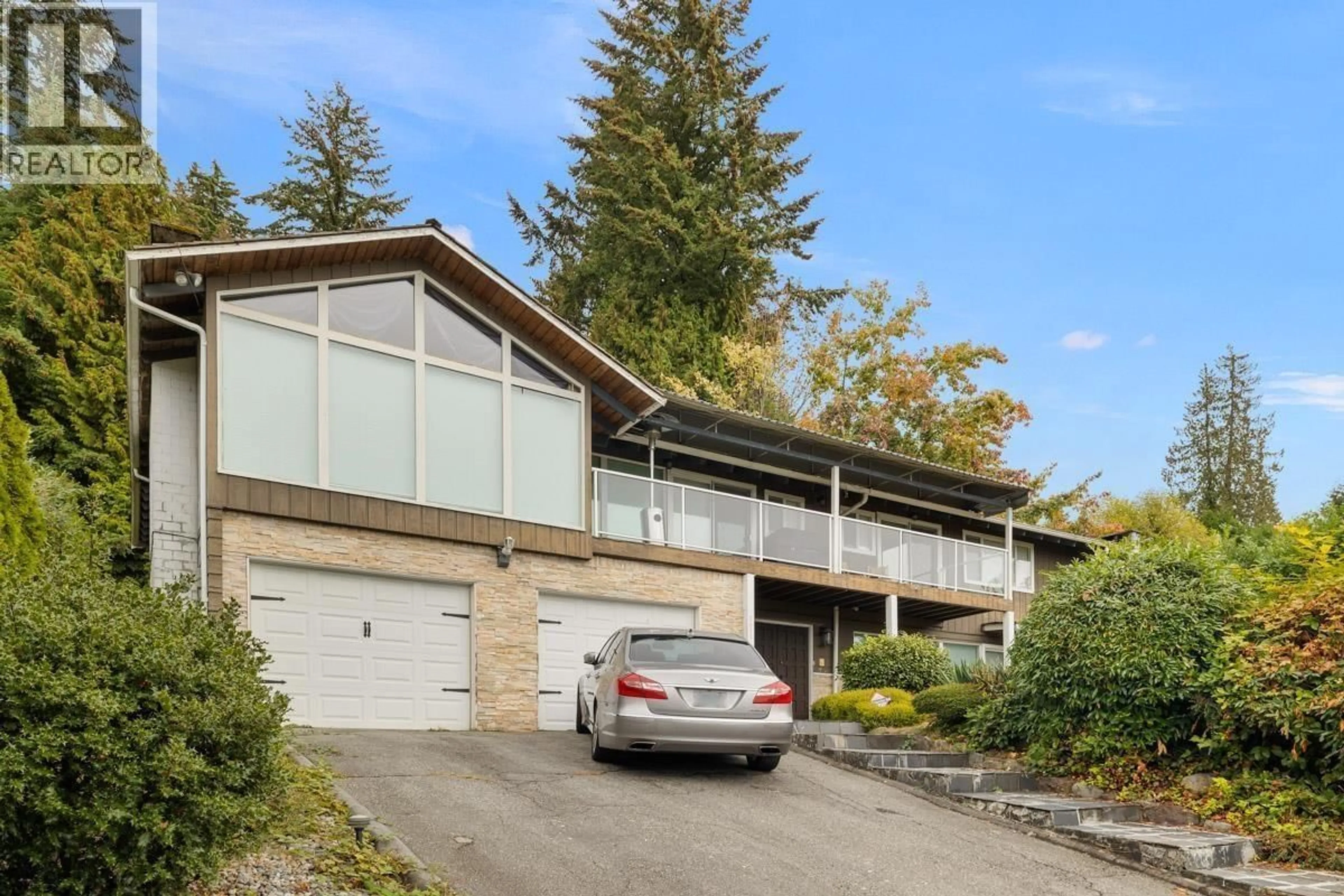 Home with vinyl exterior material, street for 2685 SKILIFT PLACE, West Vancouver British Columbia V7S2T6