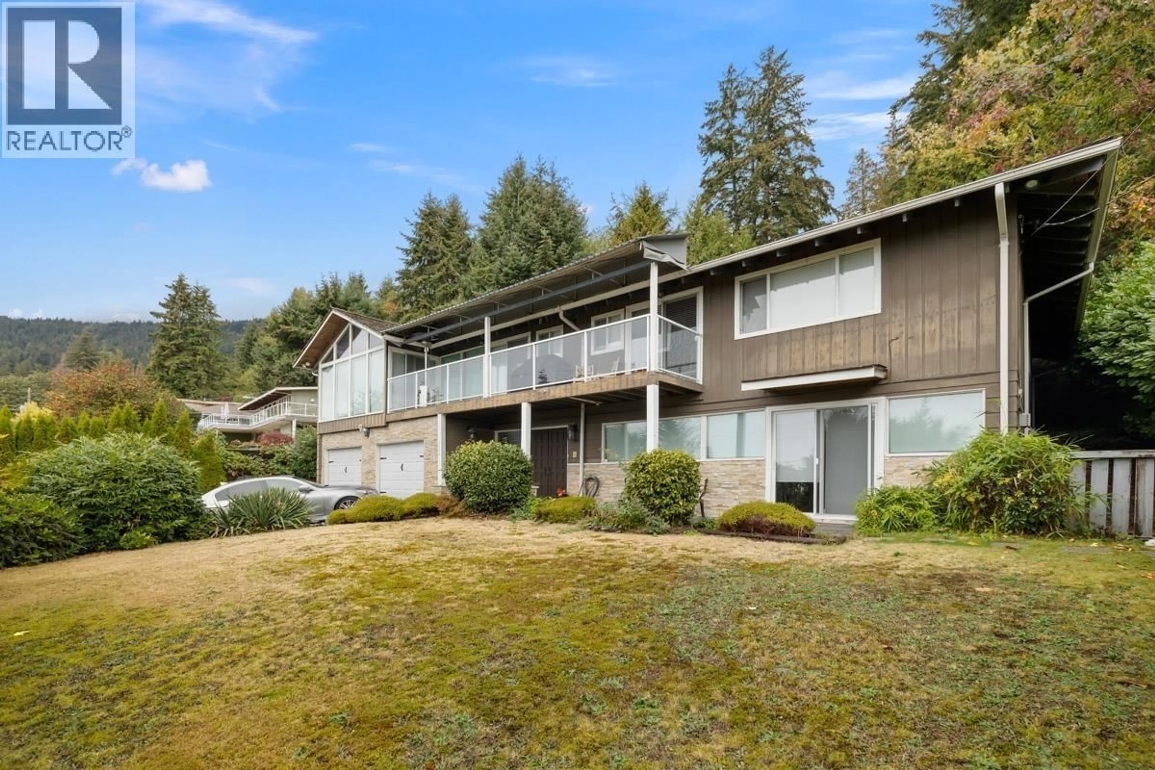 A pic from outside/outdoor area/front of a property/back of a property/a pic from drone, unknown for 2685 SKILIFT PLACE, West Vancouver British Columbia V7S2T6