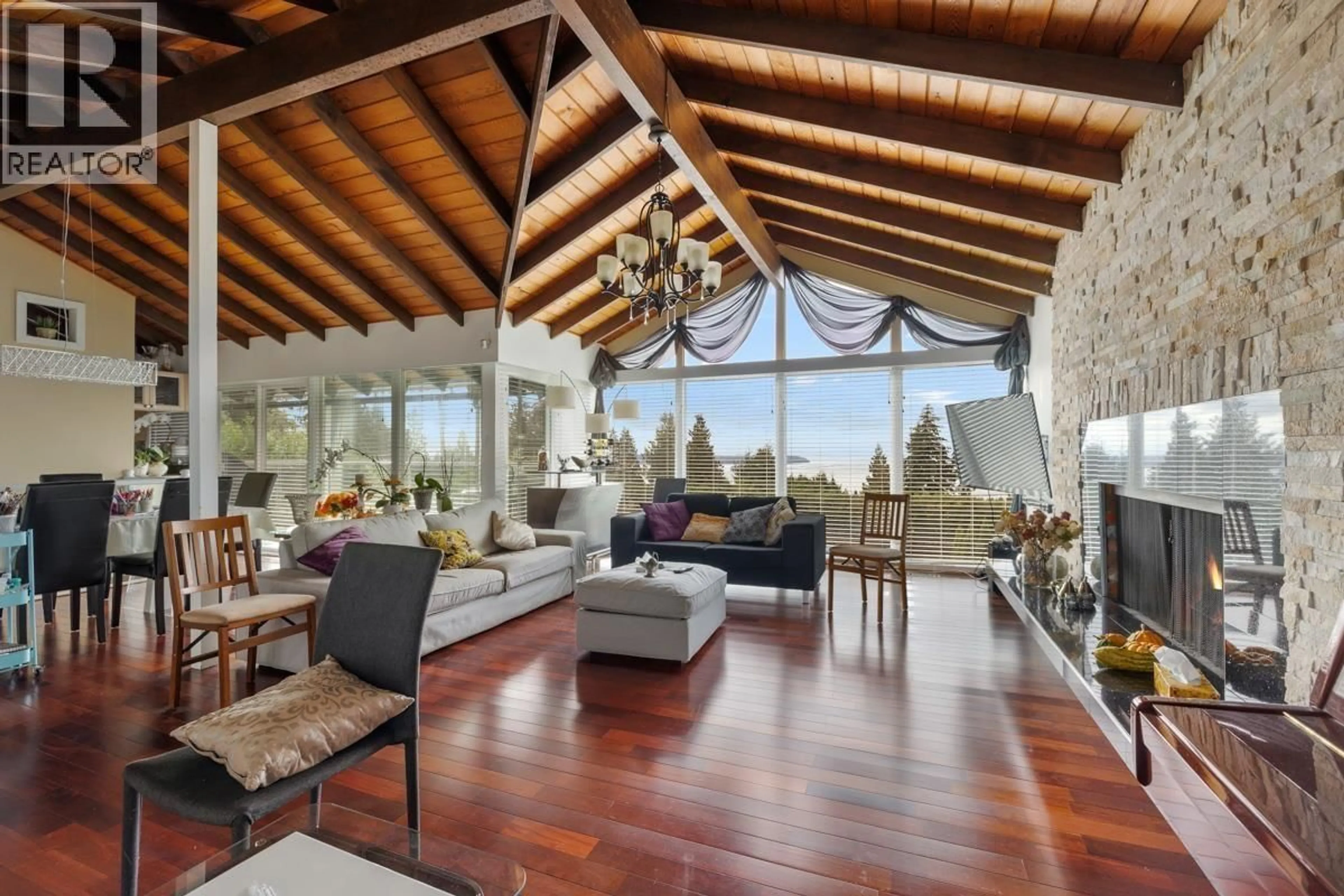 Indoor foyer for 2685 SKILIFT PLACE, West Vancouver British Columbia V7S2T6