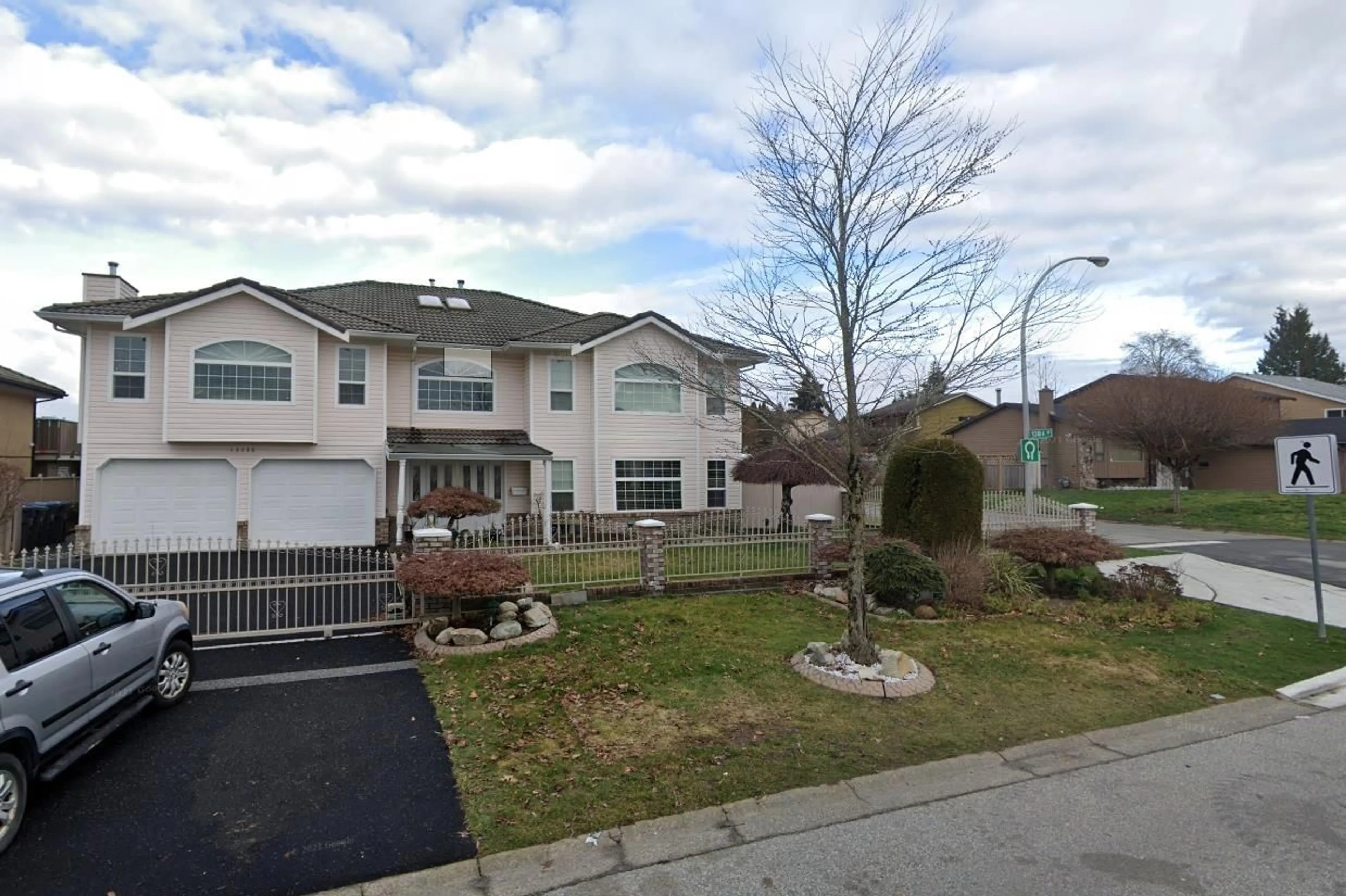 A pic from outside/outdoor area/front of a property/back of a property/a pic from drone, street for 13839 91 AVENUE, Surrey British Columbia V3V7K4