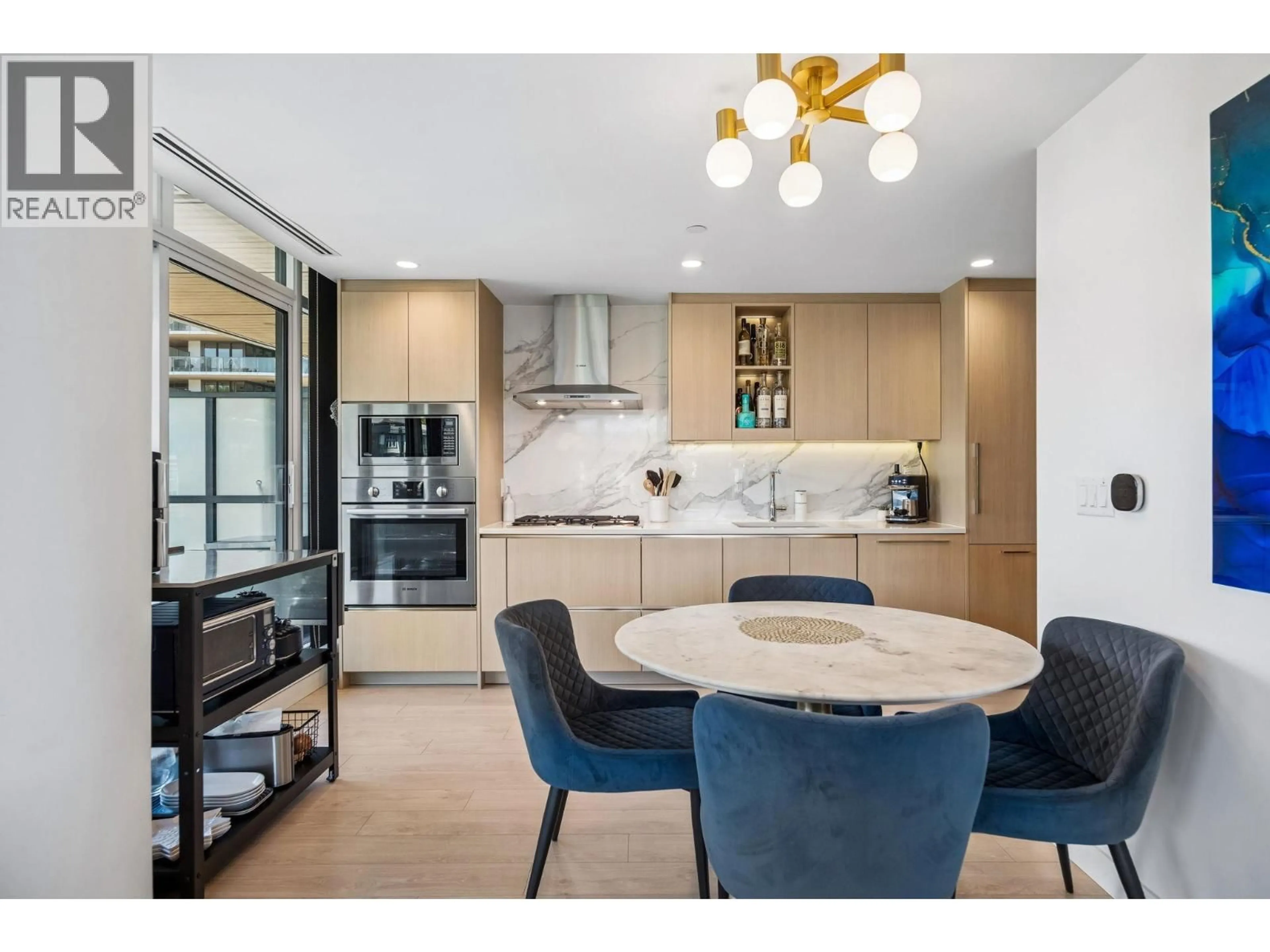 Open concept kitchen, ceramic/tile floor for 404 - 4880 LOUGHEED HIGHWAY, Burnaby British Columbia V5C0N1