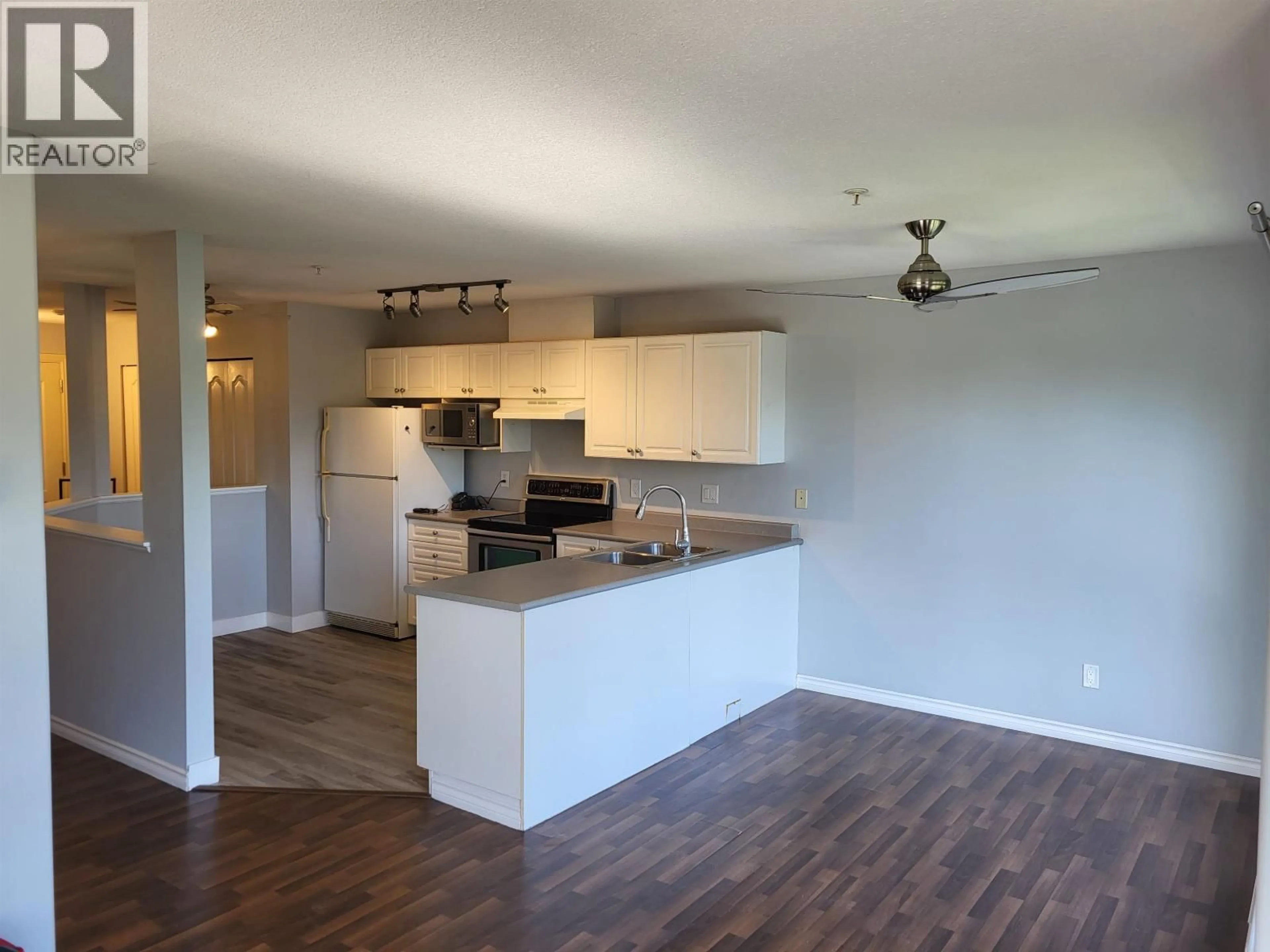 Open concept kitchen, wood/laminate floor for 505 - 22230 NORTH AVENUE, Maple Ridge British Columbia V2X2L5