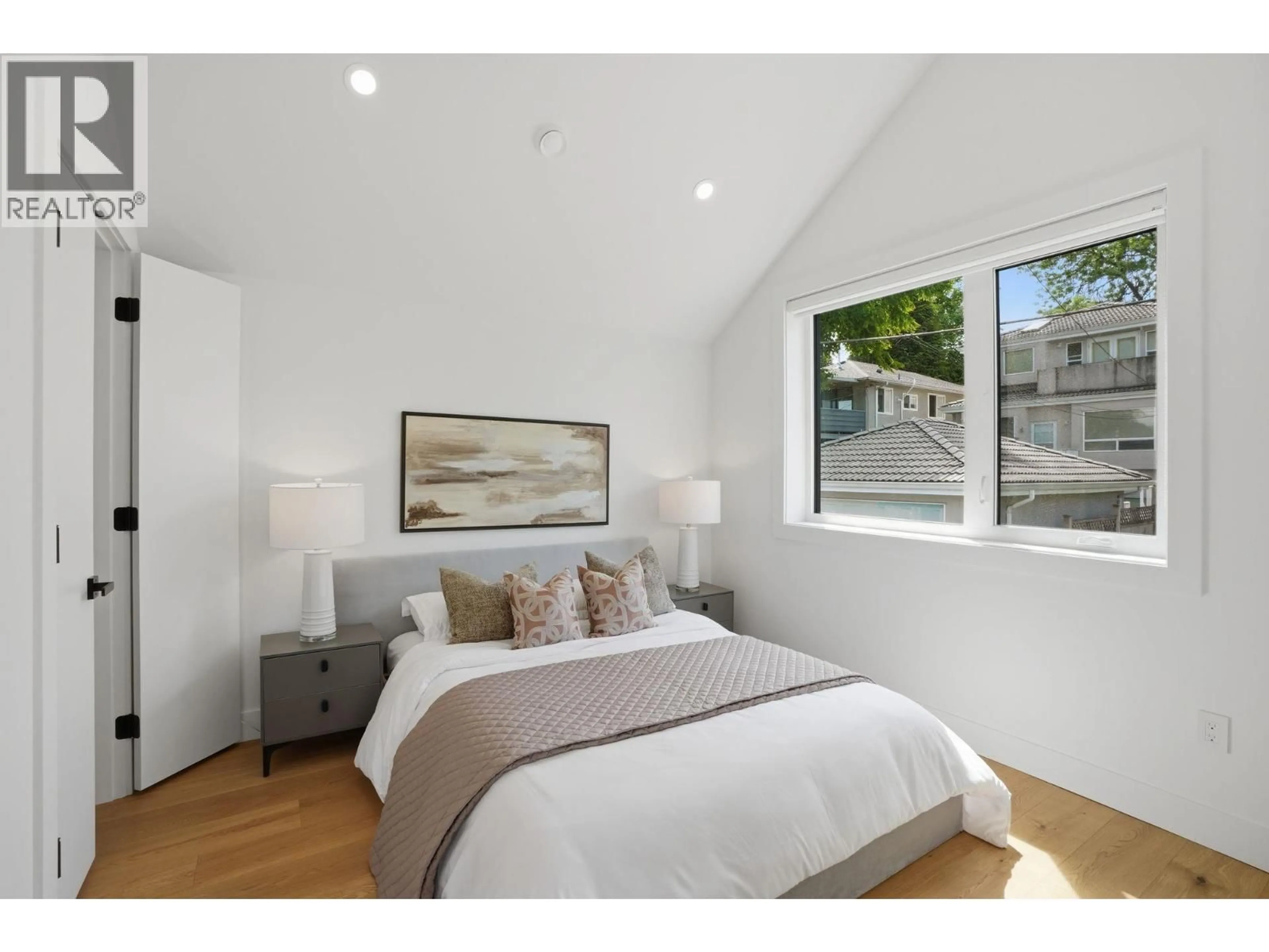 Unknown for 2436 20TH AVENUE, Vancouver British Columbia V5M2T6