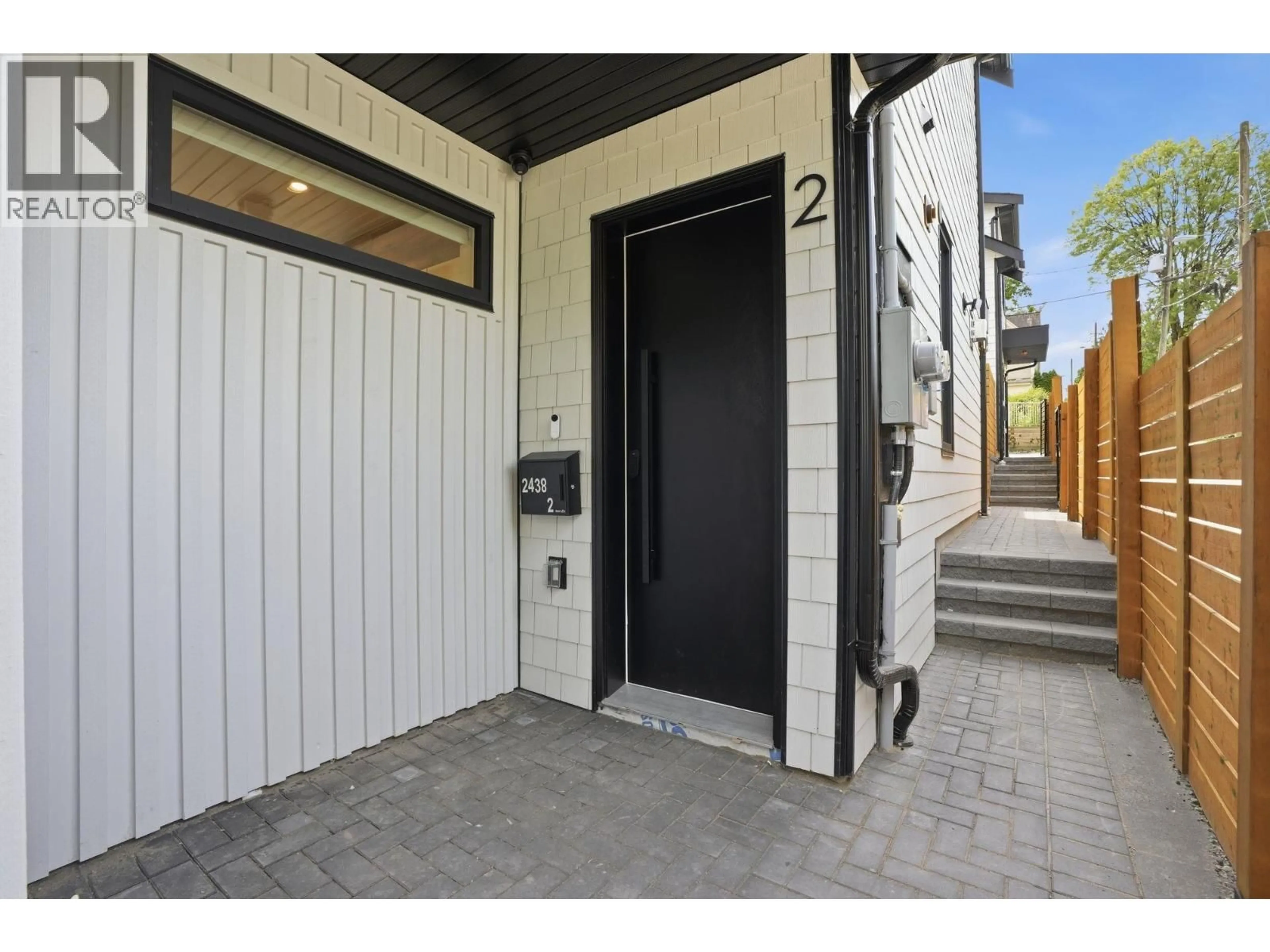 Indoor entryway for 2 - 2438 20TH AVENUE, Vancouver British Columbia V5M2T6