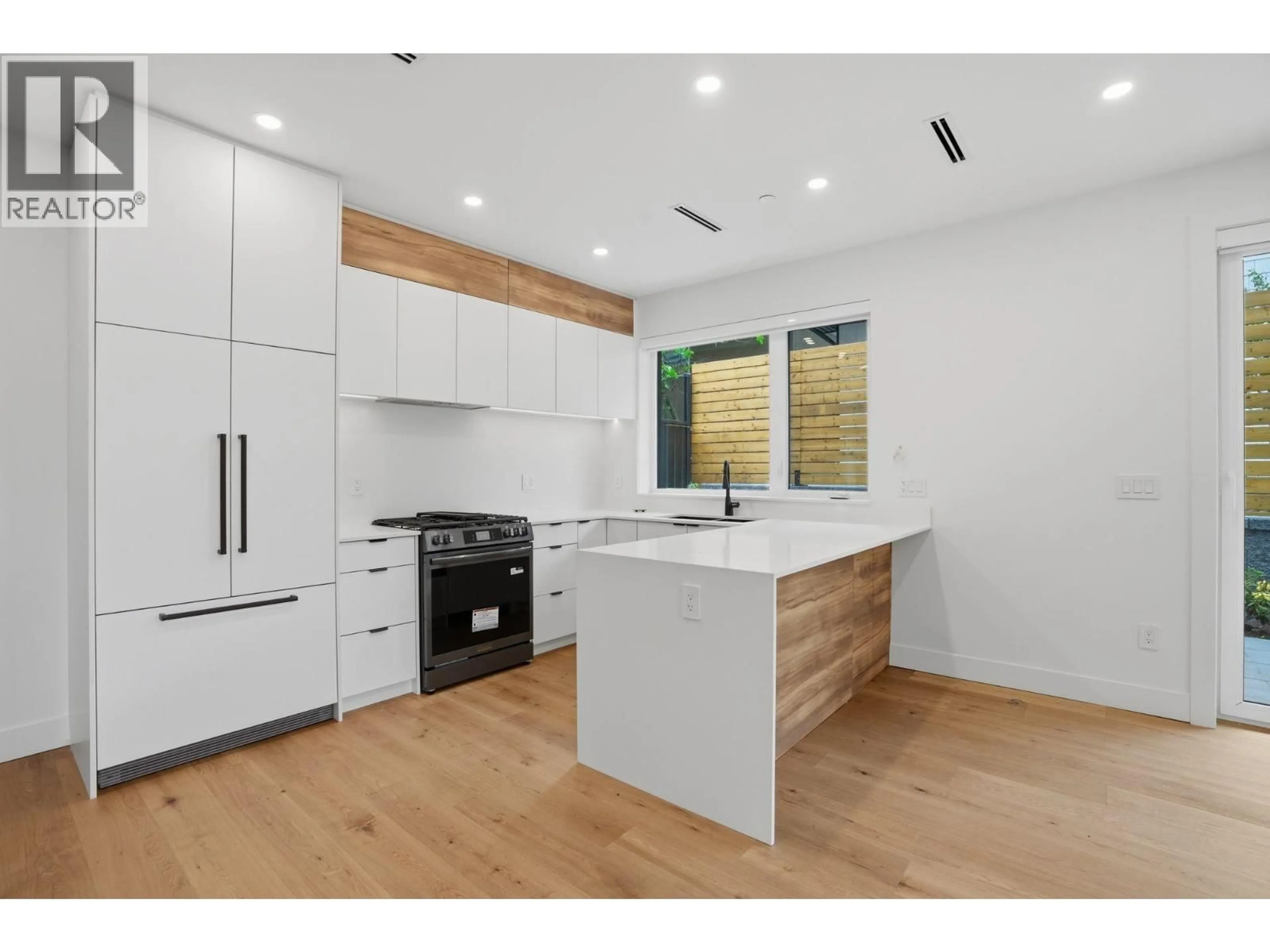 Open concept kitchen, wood/laminate floor for 2 - 2438 20TH AVENUE, Vancouver British Columbia V5M2T6