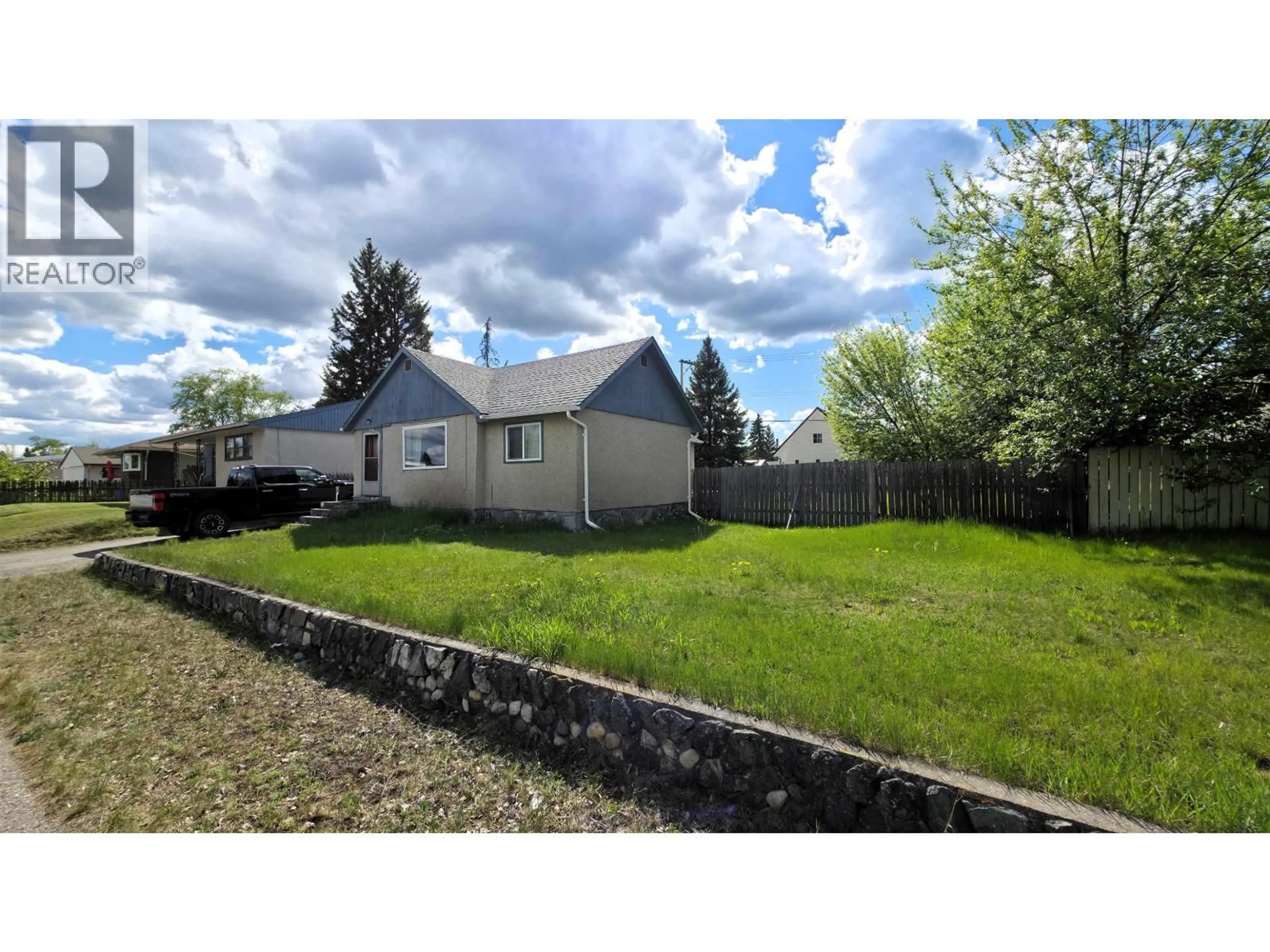 A pic from outside/outdoor area/front of a property/back of a property/a pic from drone, street for 1047 CARNEY STREET, Prince George British Columbia V2M2L1