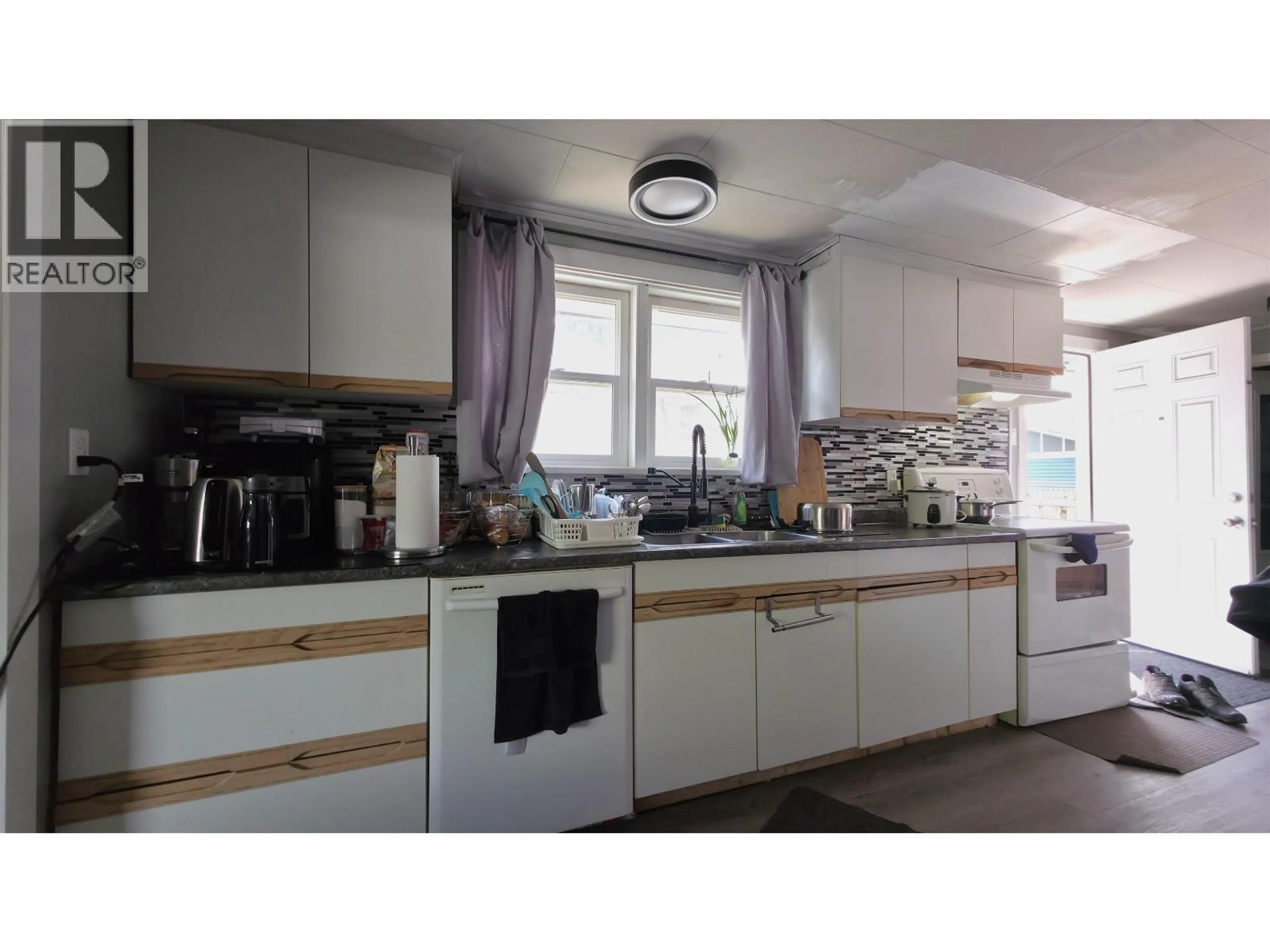 Standard kitchen, unknown for 1047 CARNEY STREET, Prince George British Columbia V2M2L1