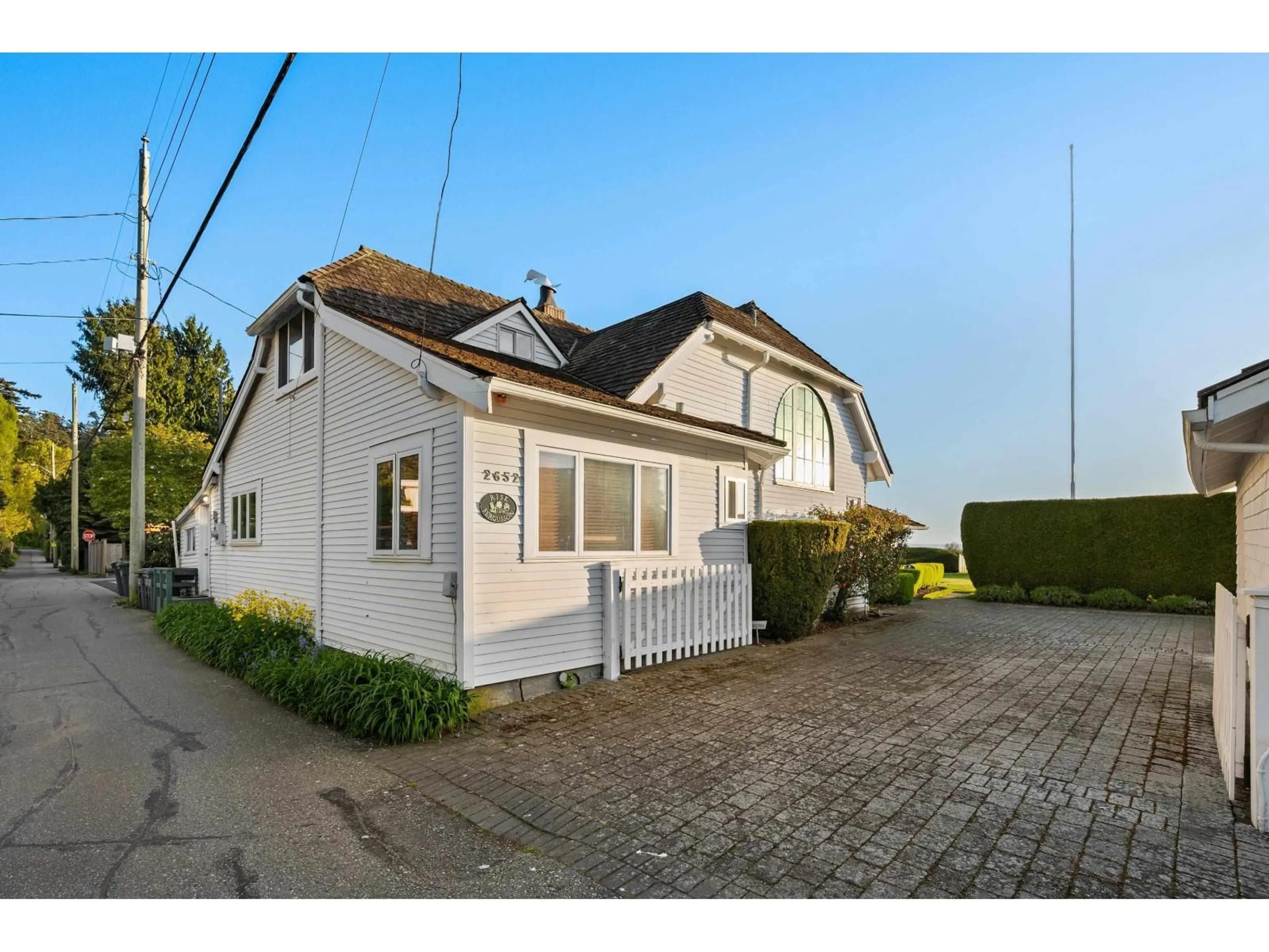 A pic from outside/outdoor area/front of a property/back of a property/a pic from drone, street for 2652 O'HARA LANE, Surrey British Columbia V4A3E3