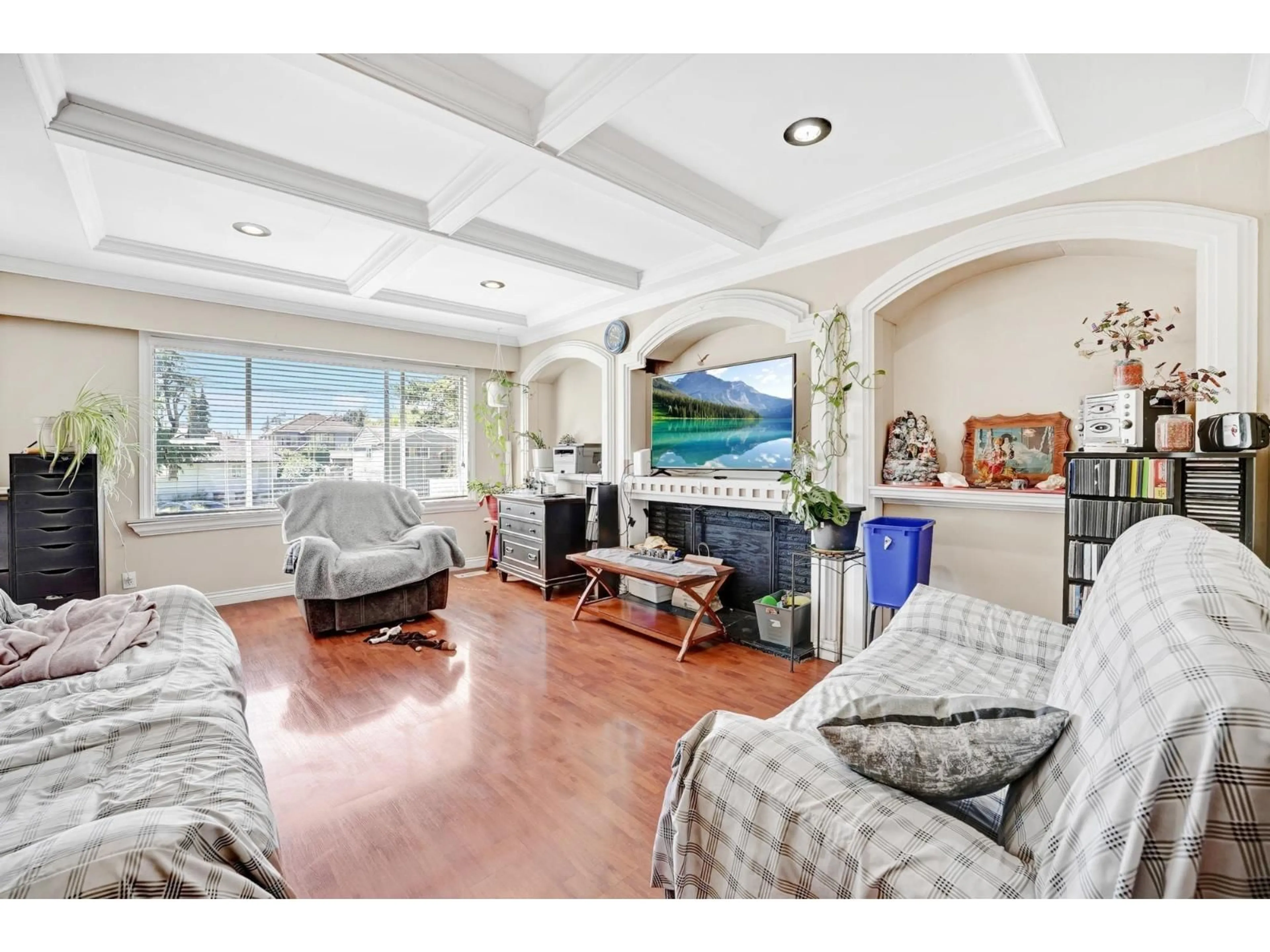 Living room with furniture, unknown for 10886 132A STREET, Surrey British Columbia V3T3Y4