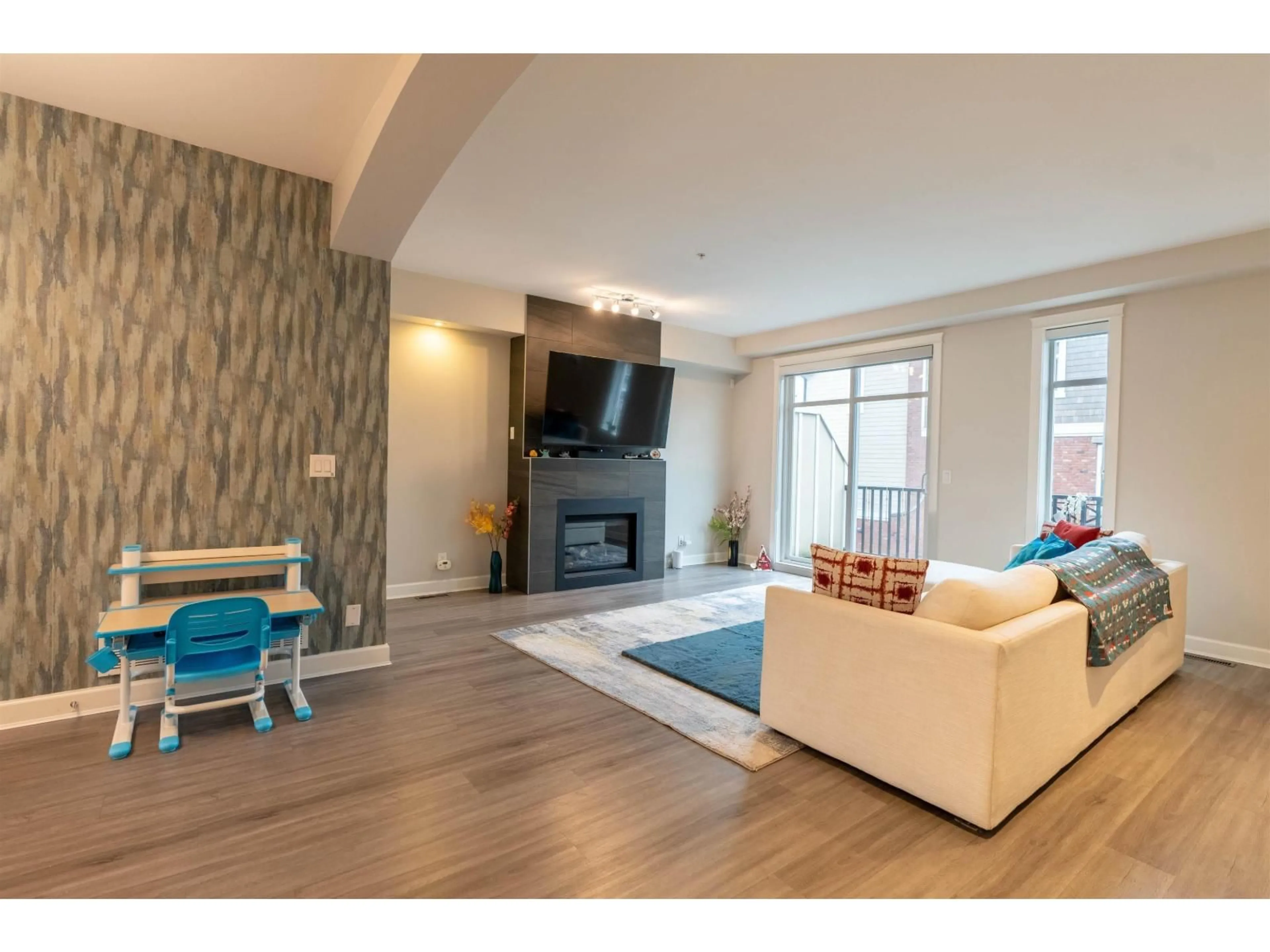 Living room with furniture, unknown for 50 - 20738 84 AVENUE, Langley British Columbia V2Y0J6