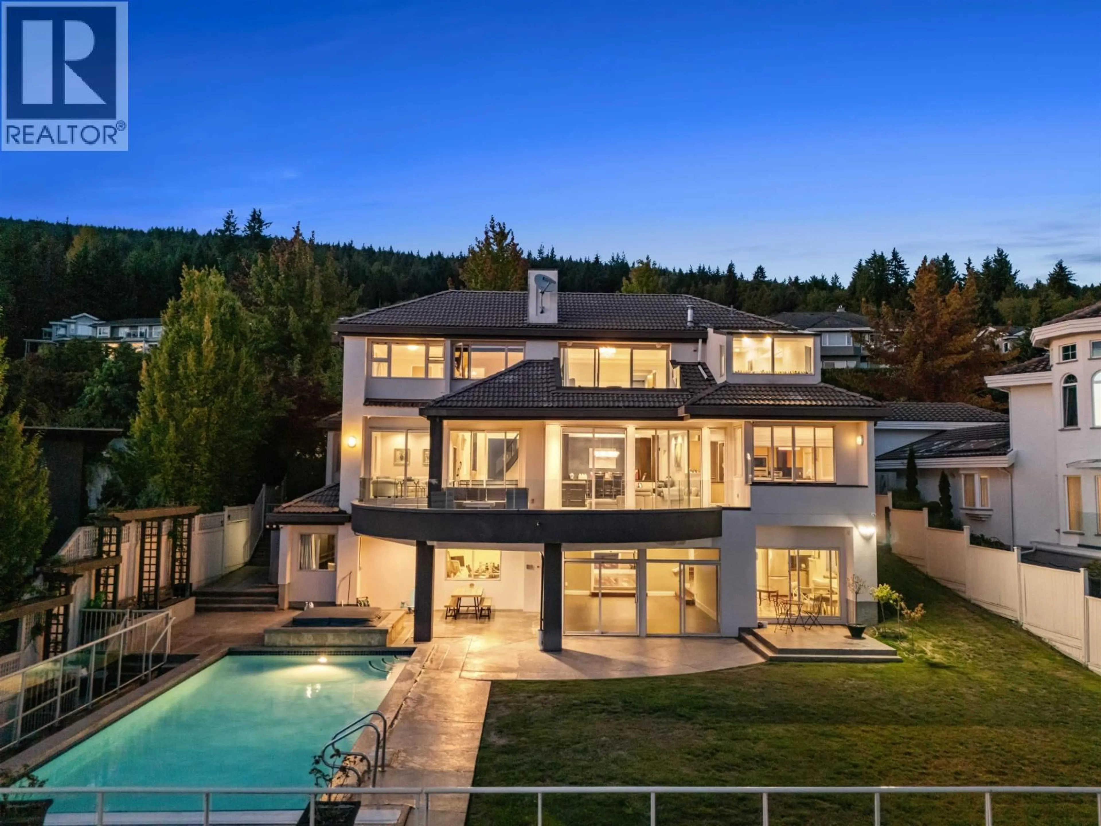 A pic from outside/outdoor area/front of a property/back of a property/a pic from drone, mountain view for 1526 CHIPPENDALE COURT, West Vancouver British Columbia V7S3G6