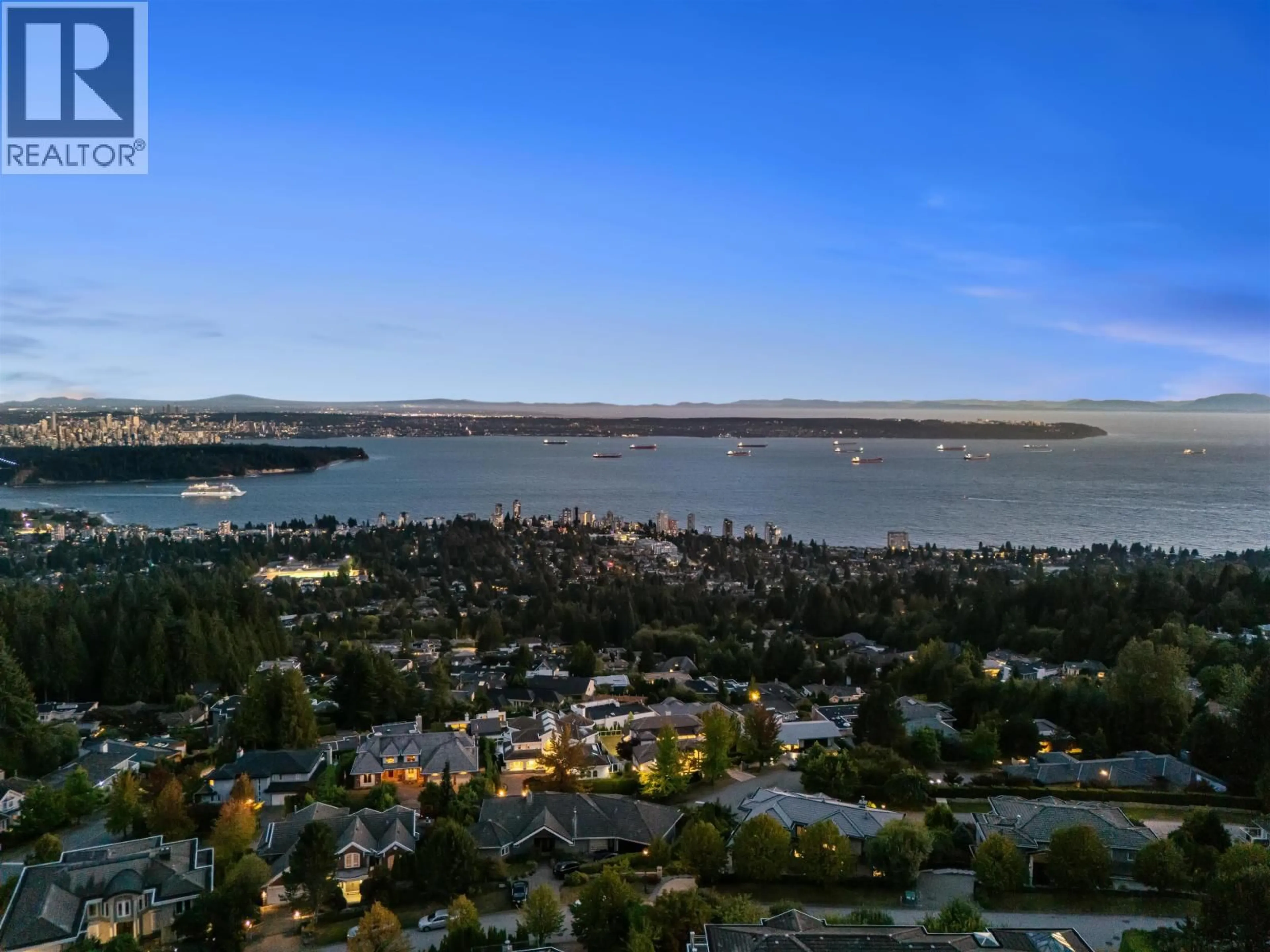 A pic from outside/outdoor area/front of a property/back of a property/a pic from drone, water/lake/river/ocean view for 1526 CHIPPENDALE COURT, West Vancouver British Columbia V7S3G6