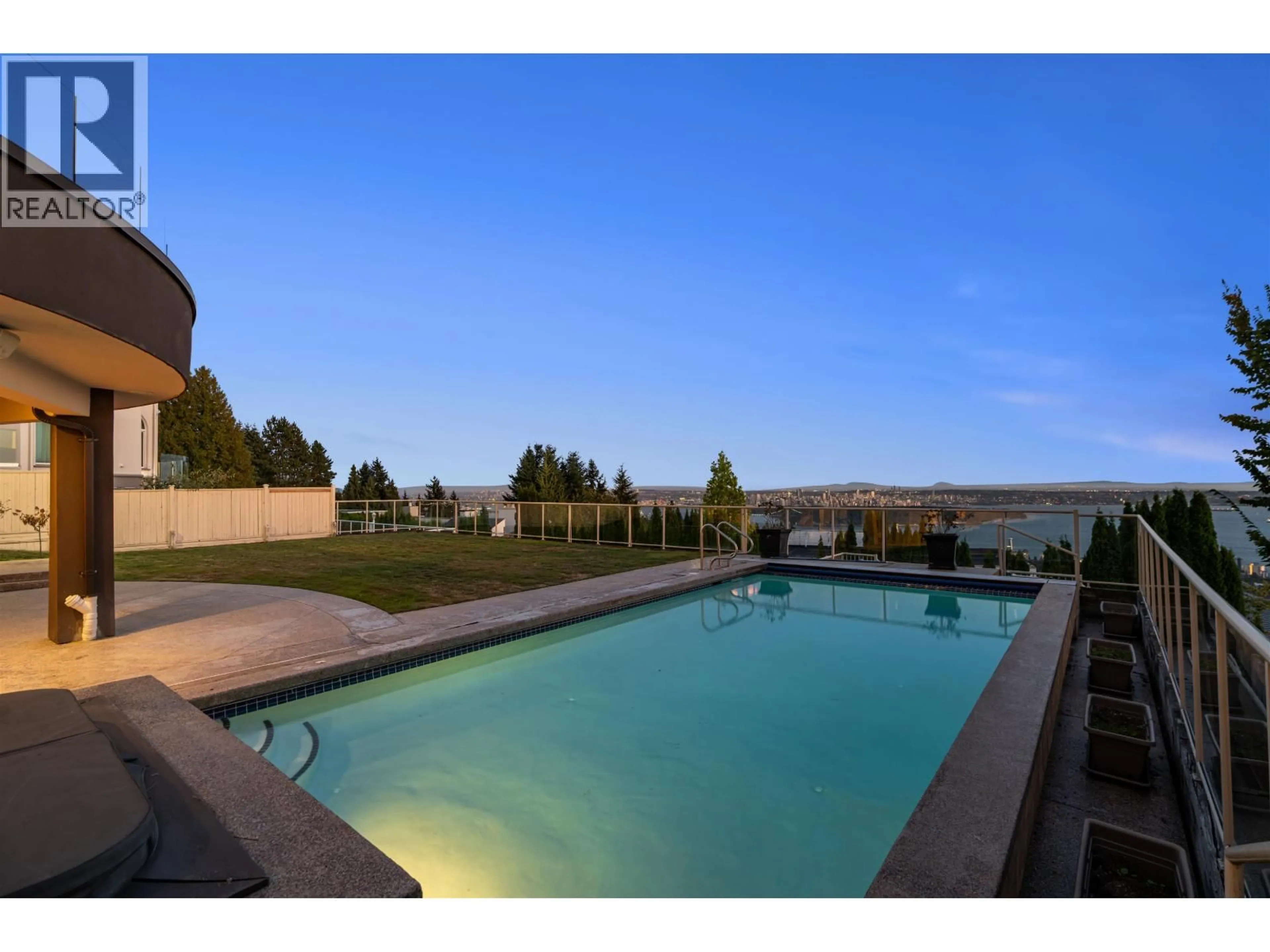 Pool for 1526 CHIPPENDALE COURT, West Vancouver British Columbia V7S3G6