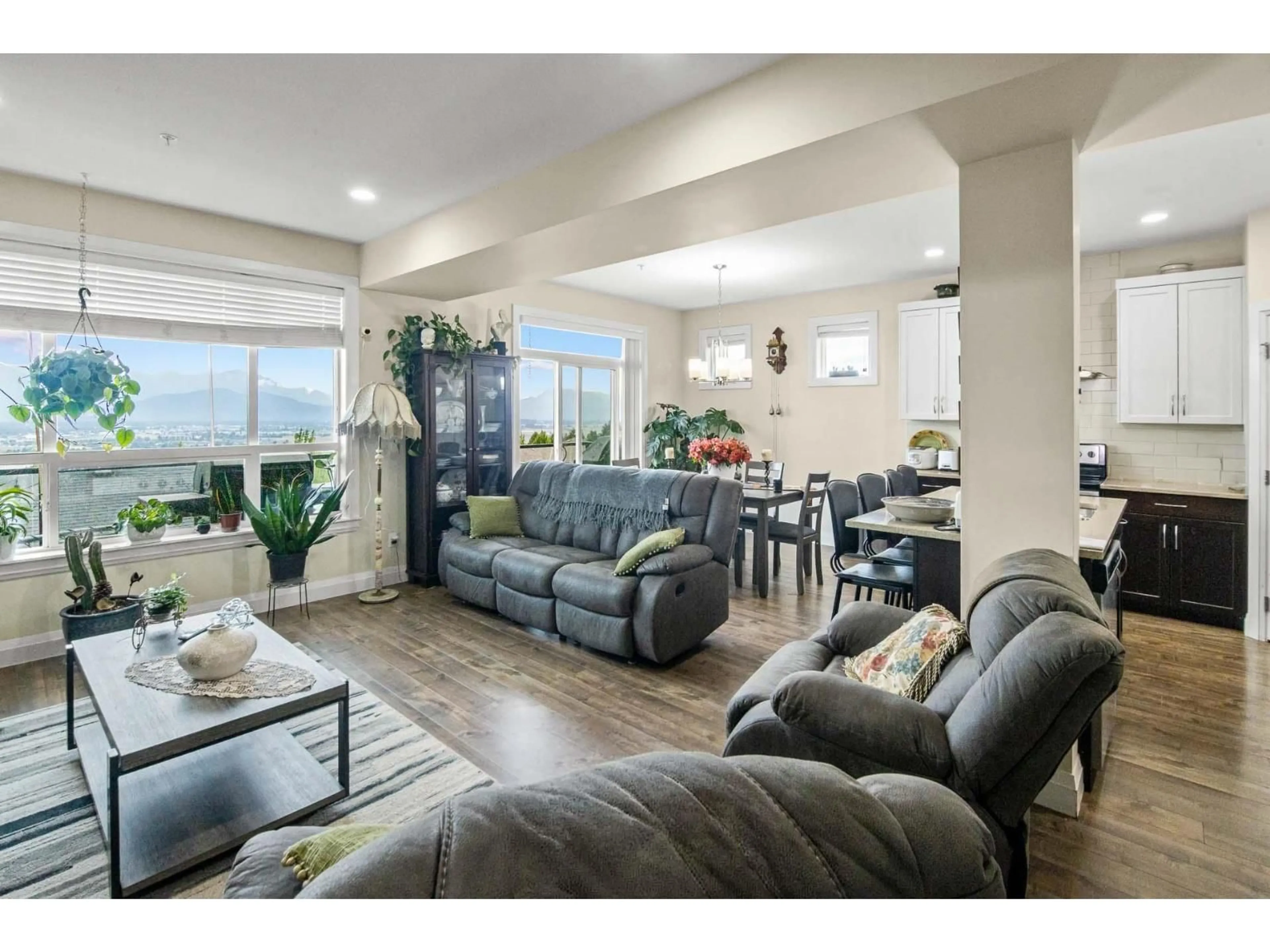 Living room with furniture, unknown for 38 - 47042 MACFARLANE PLACE, Chilliwack British Columbia V2R0P3