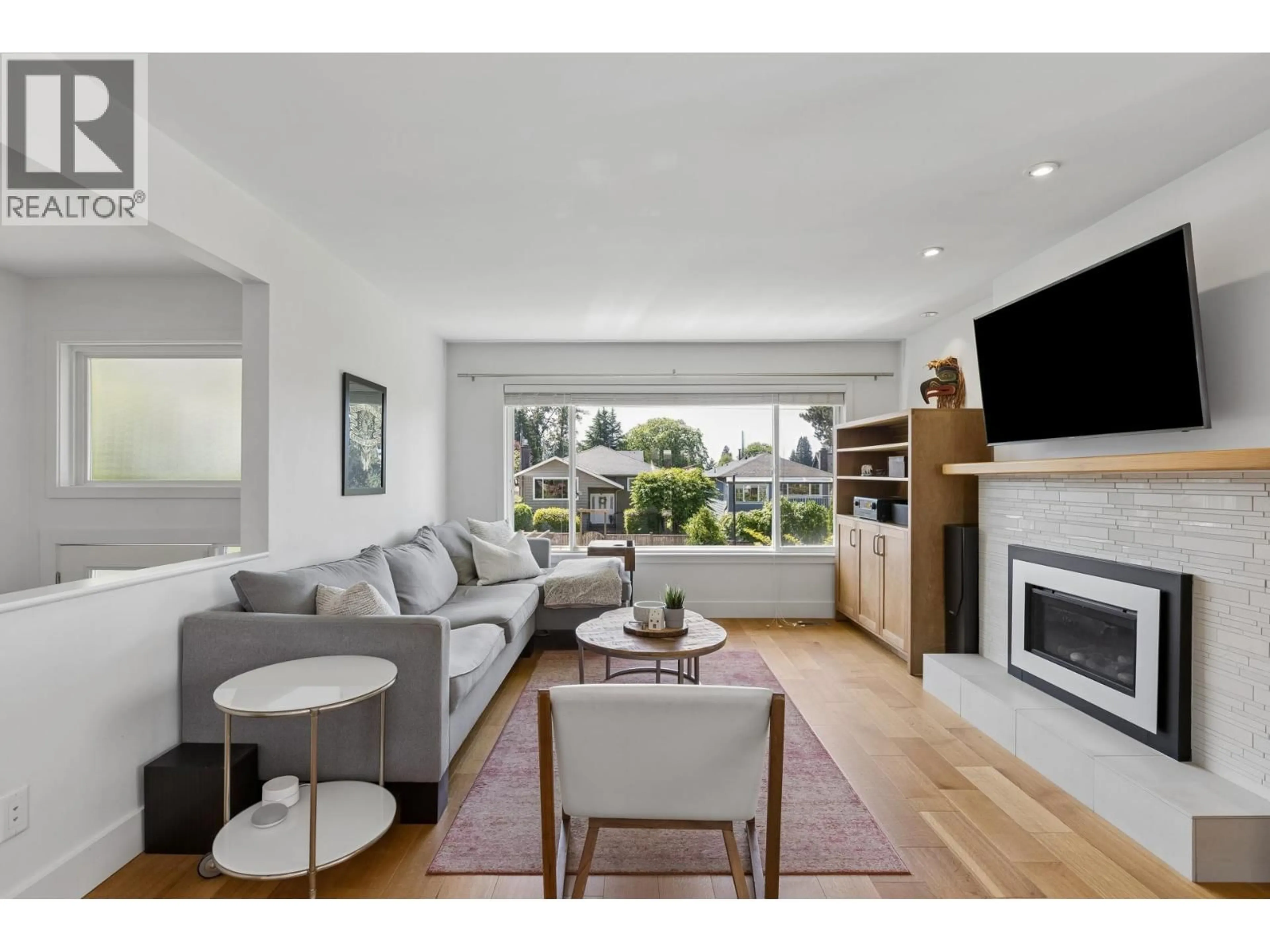 Unknown for 316 21ST STREET, North Vancouver British Columbia V7M1Z5