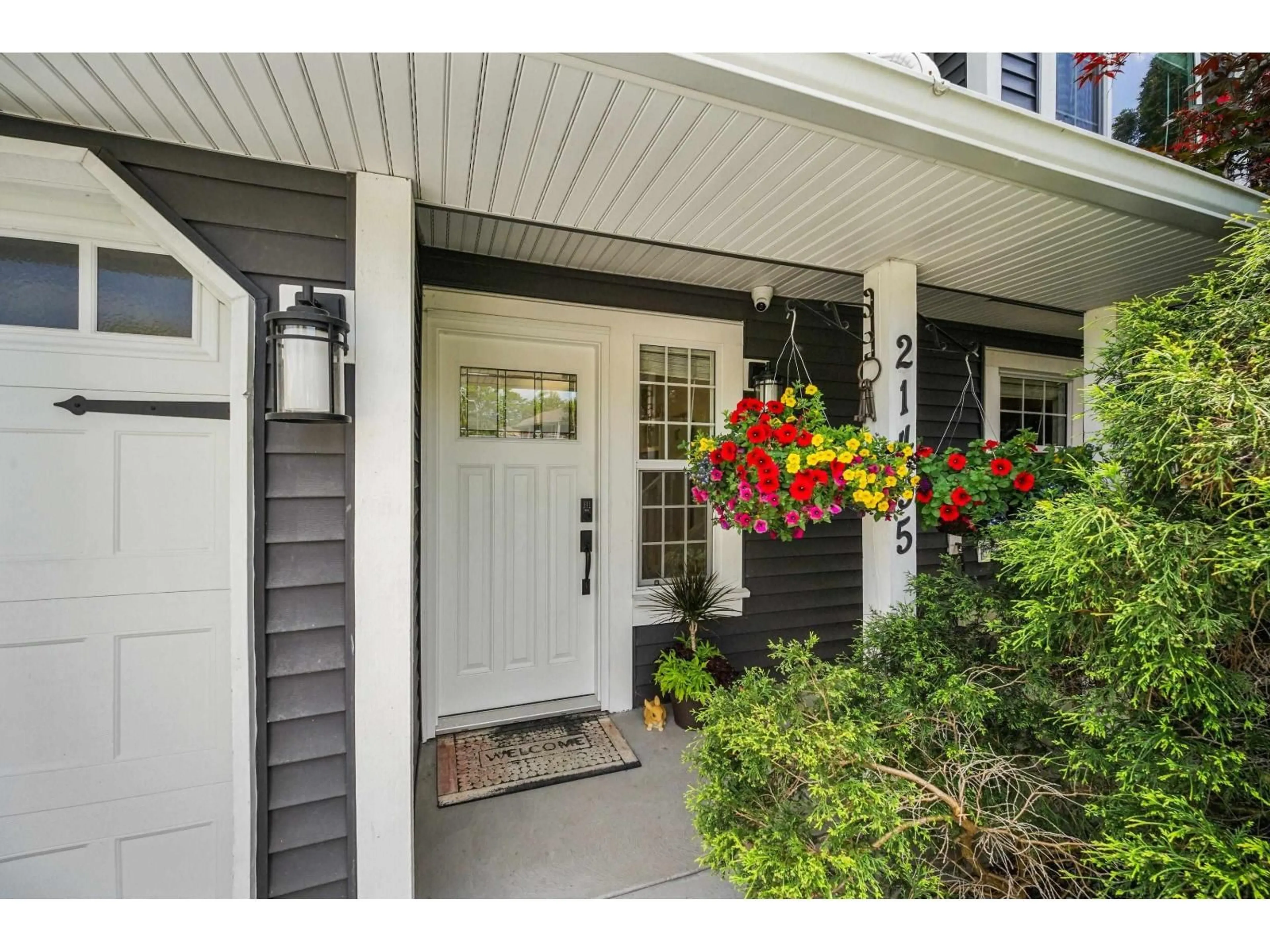 Indoor entryway for 21495 90 AVENUE, Langley British Columbia V1M1Z2