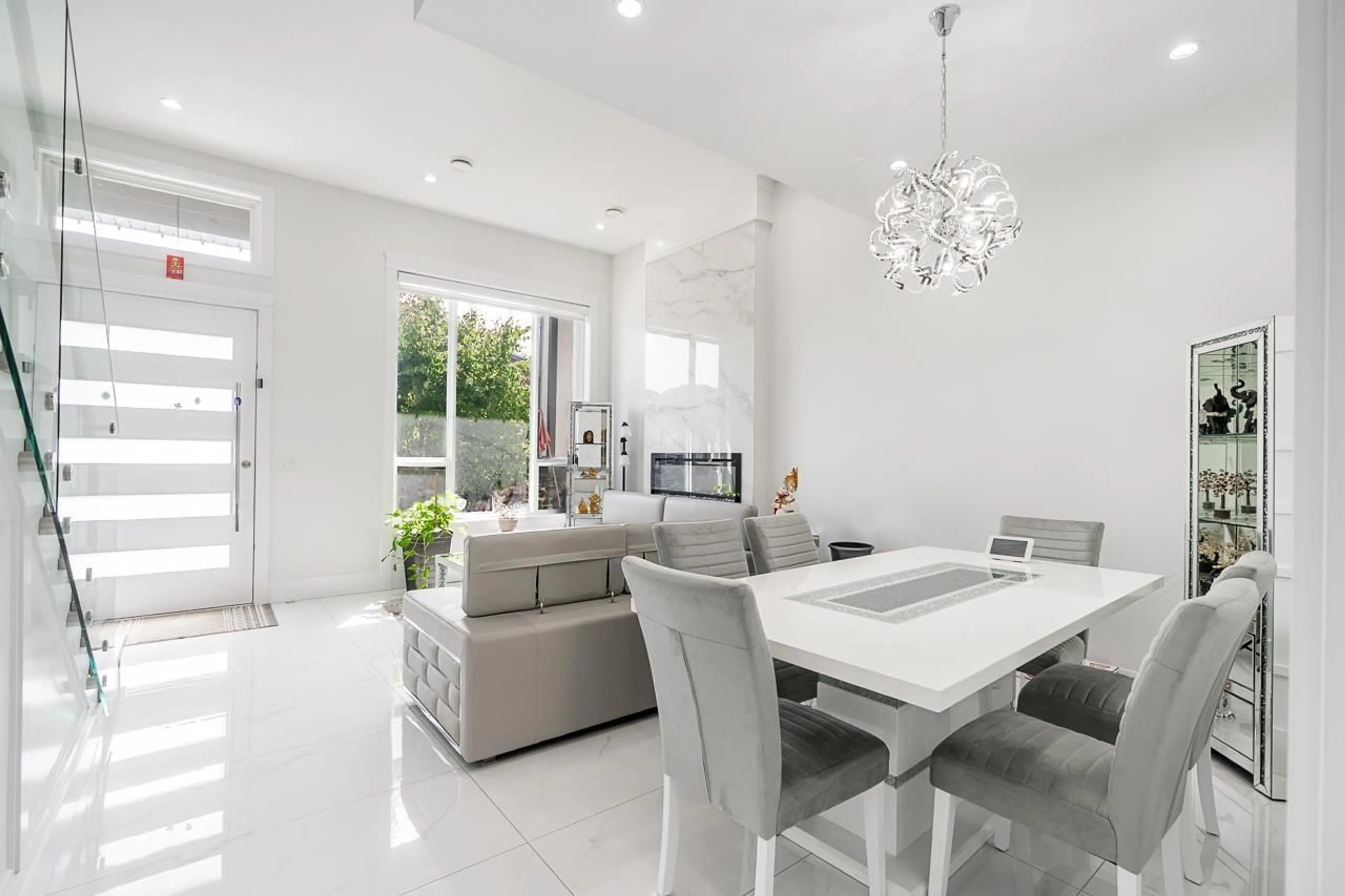 Dining room, ceramic/tile floor for 5921 140B STREET, Surrey British Columbia V3X2N3