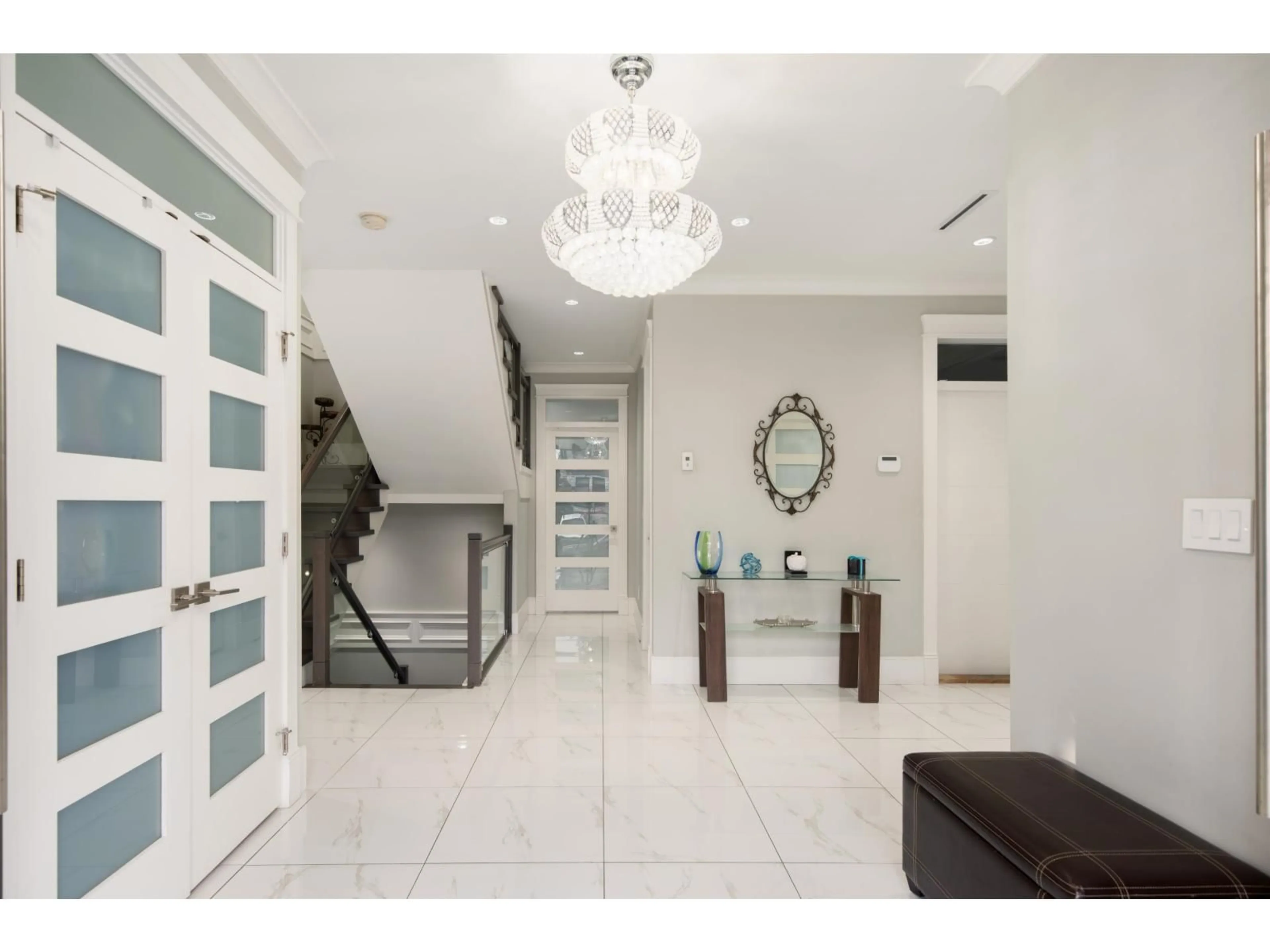 Indoor foyer for 3439 HILL PARK PLACE, Abbotsford British Columbia V2T0G4